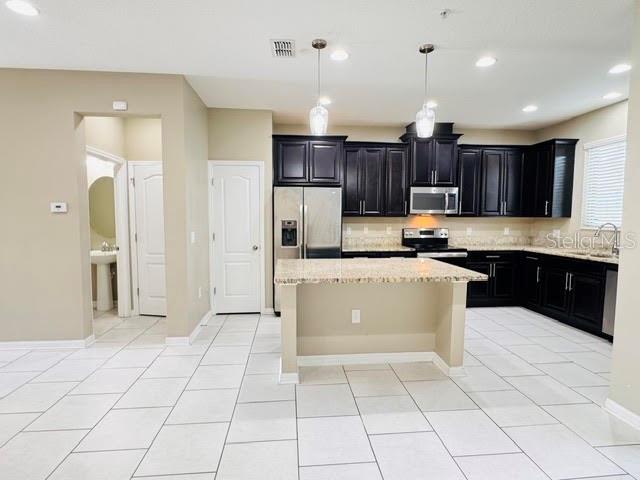 2832 WHITE ISLE LN