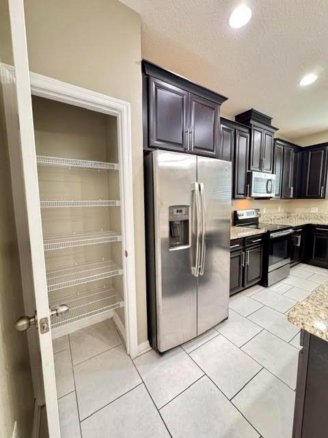 2832 WHITE ISLE LN