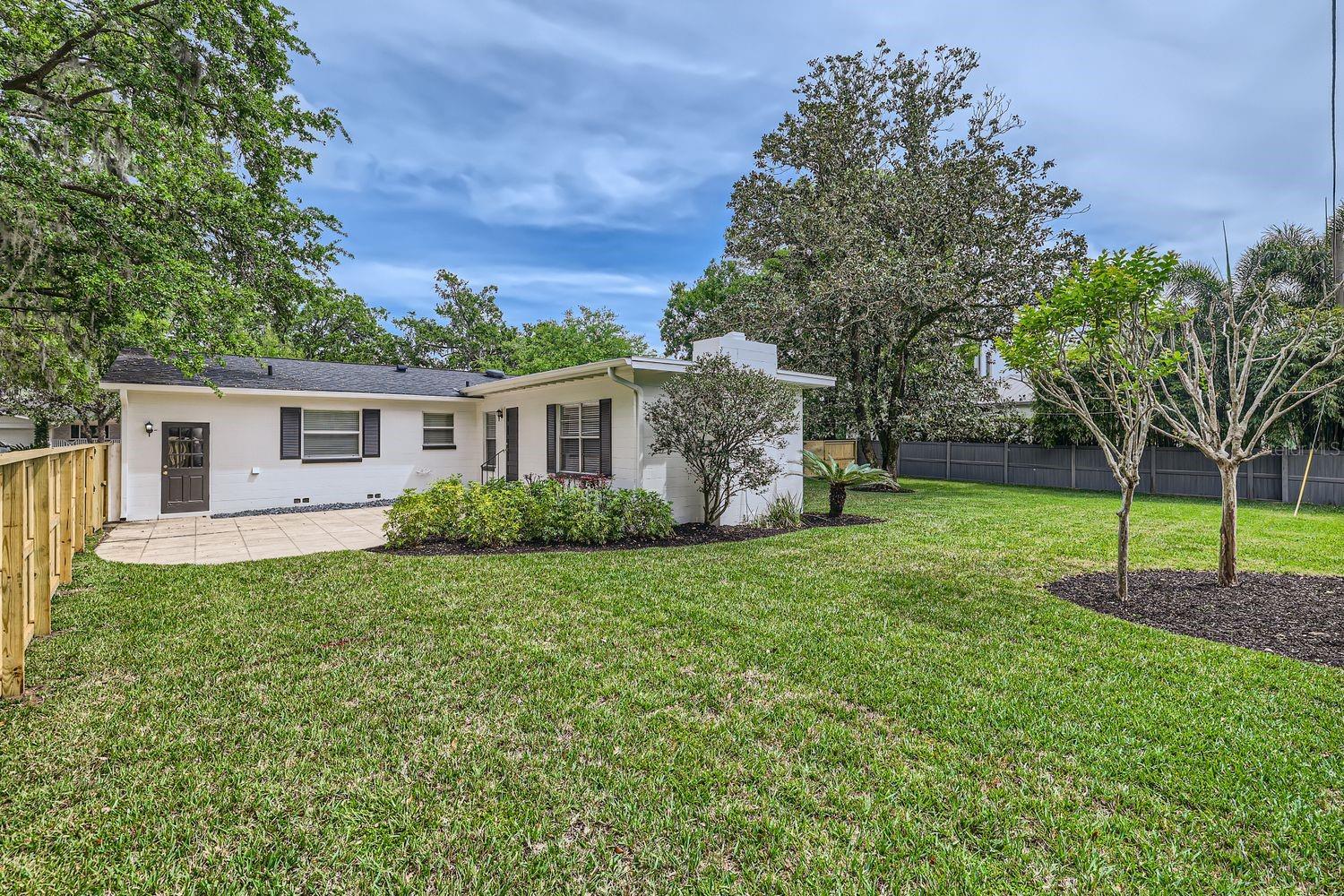 425 BALMORAL RD