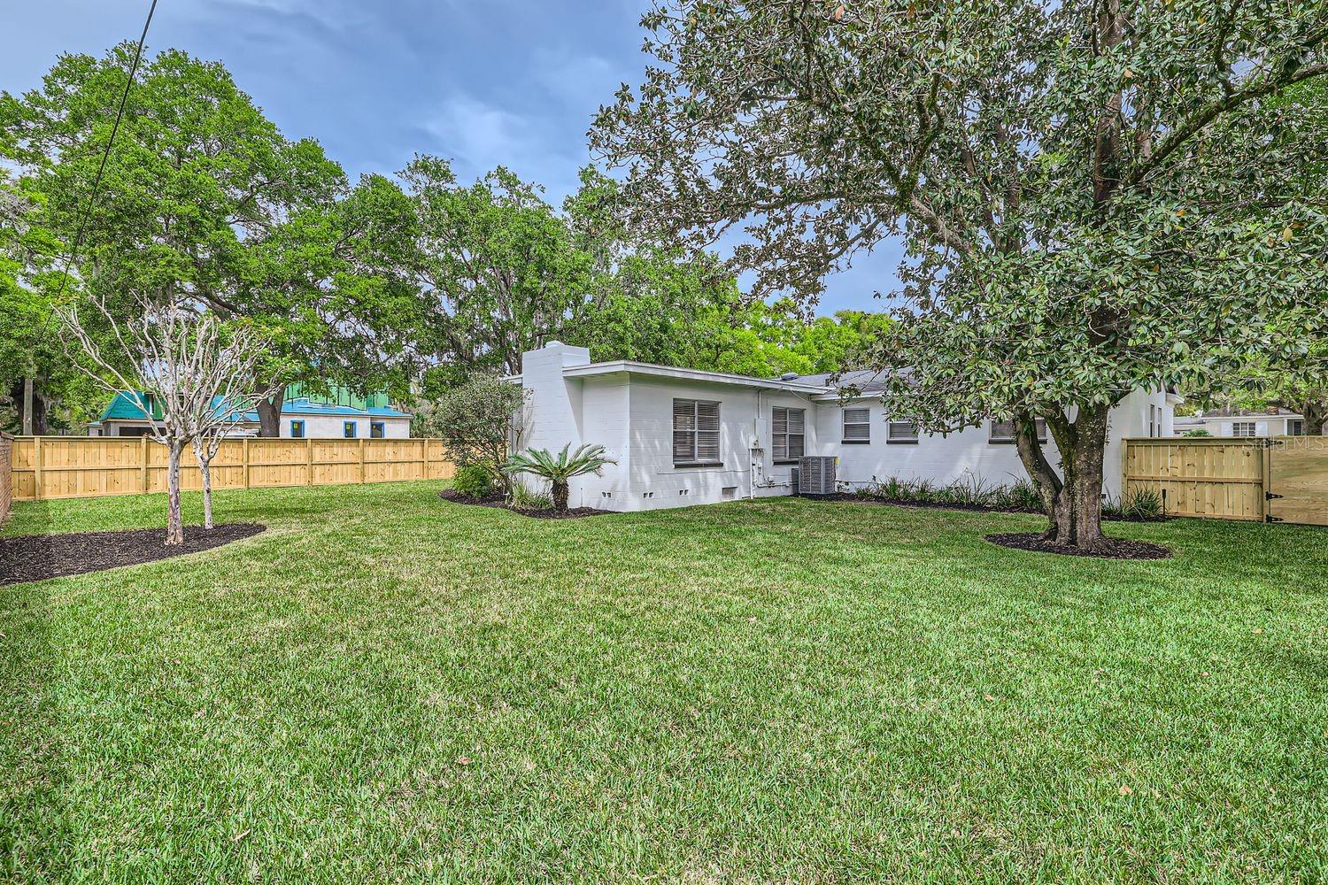 425 BALMORAL RD