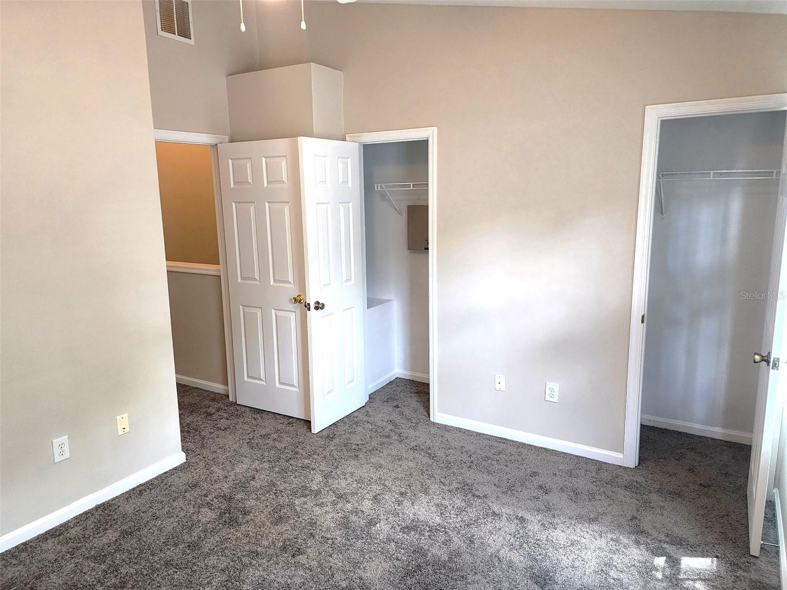 902 VINELAND PL