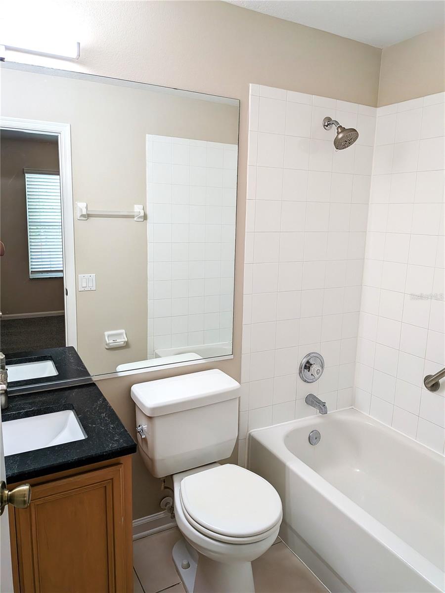 902 VINELAND PL