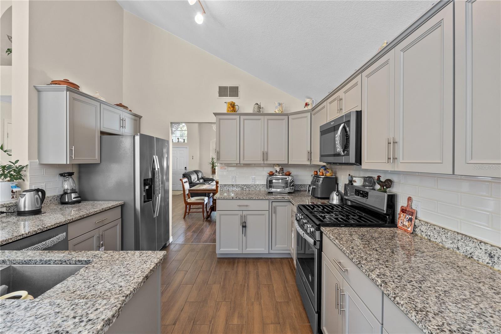 101 RAZORBILL CT