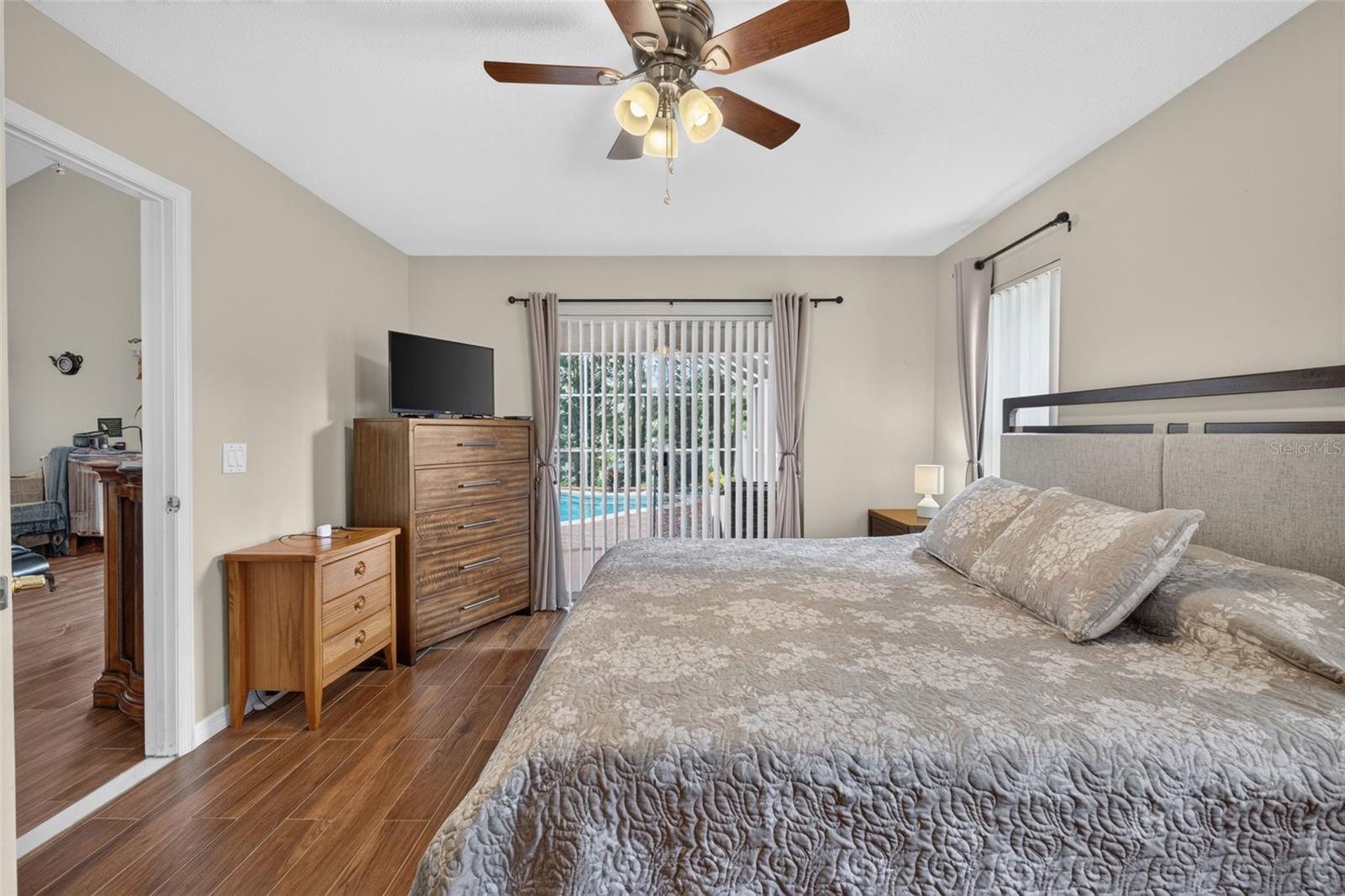 101 RAZORBILL CT