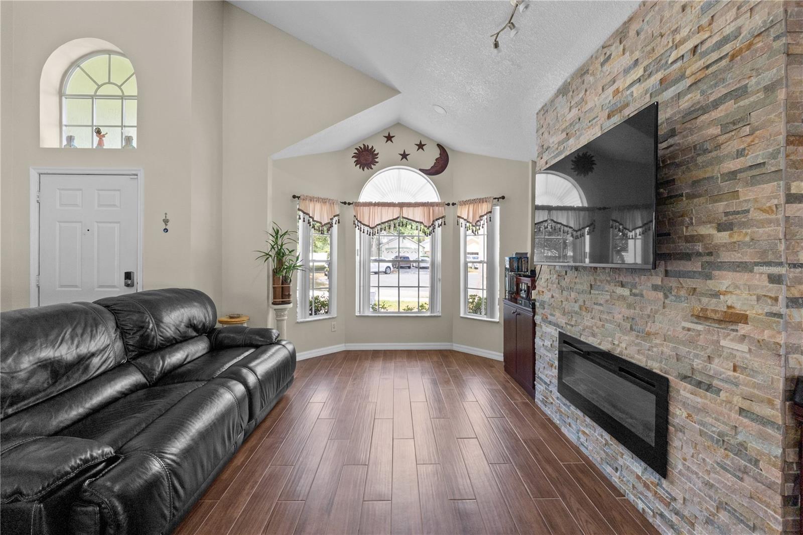 101 RAZORBILL CT