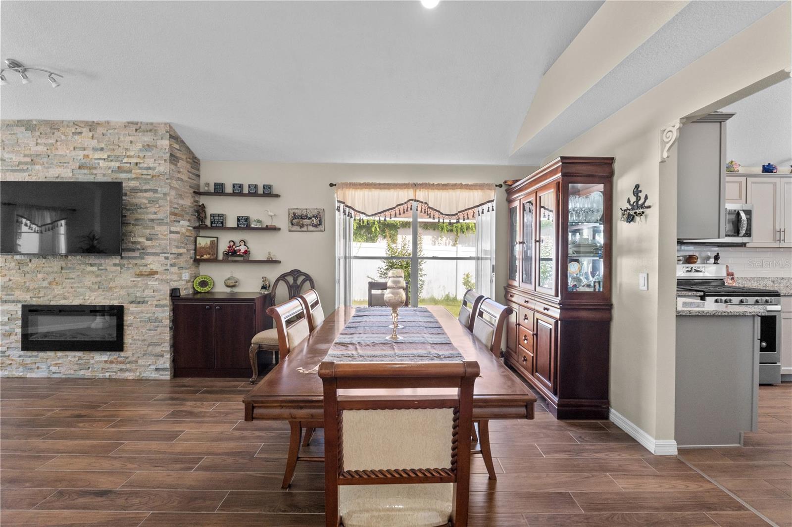 101 RAZORBILL CT