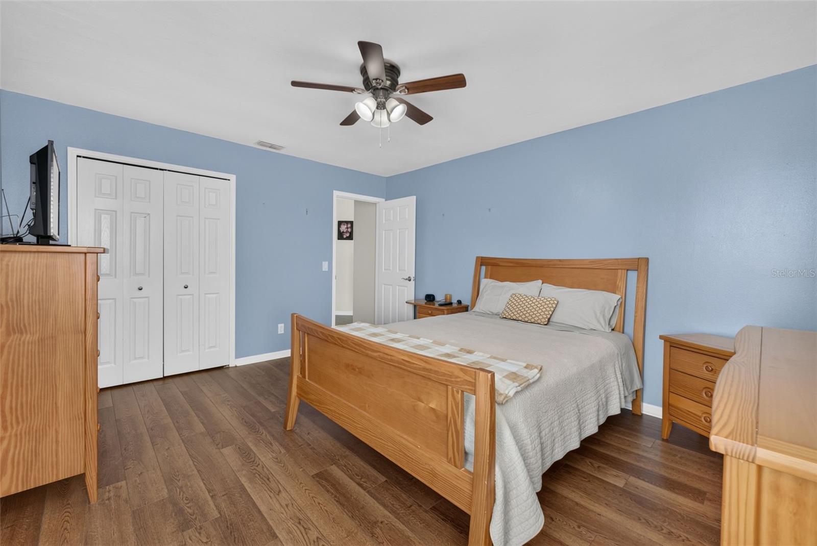 101 RAZORBILL CT