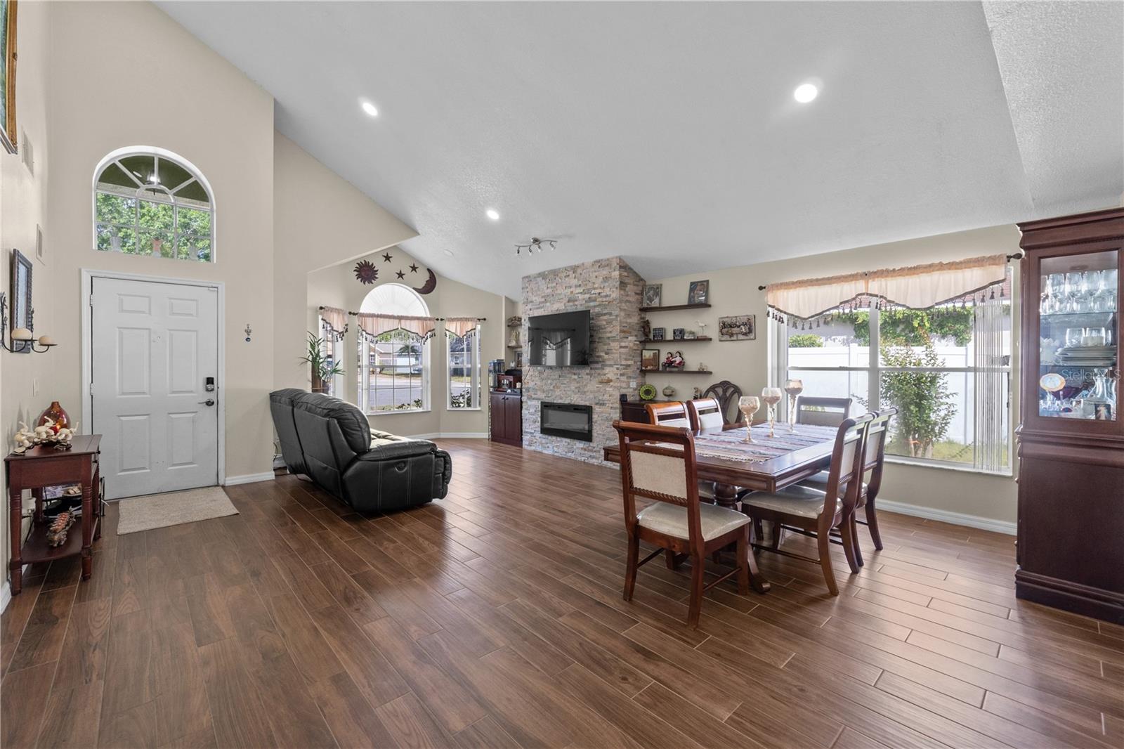 101 RAZORBILL CT