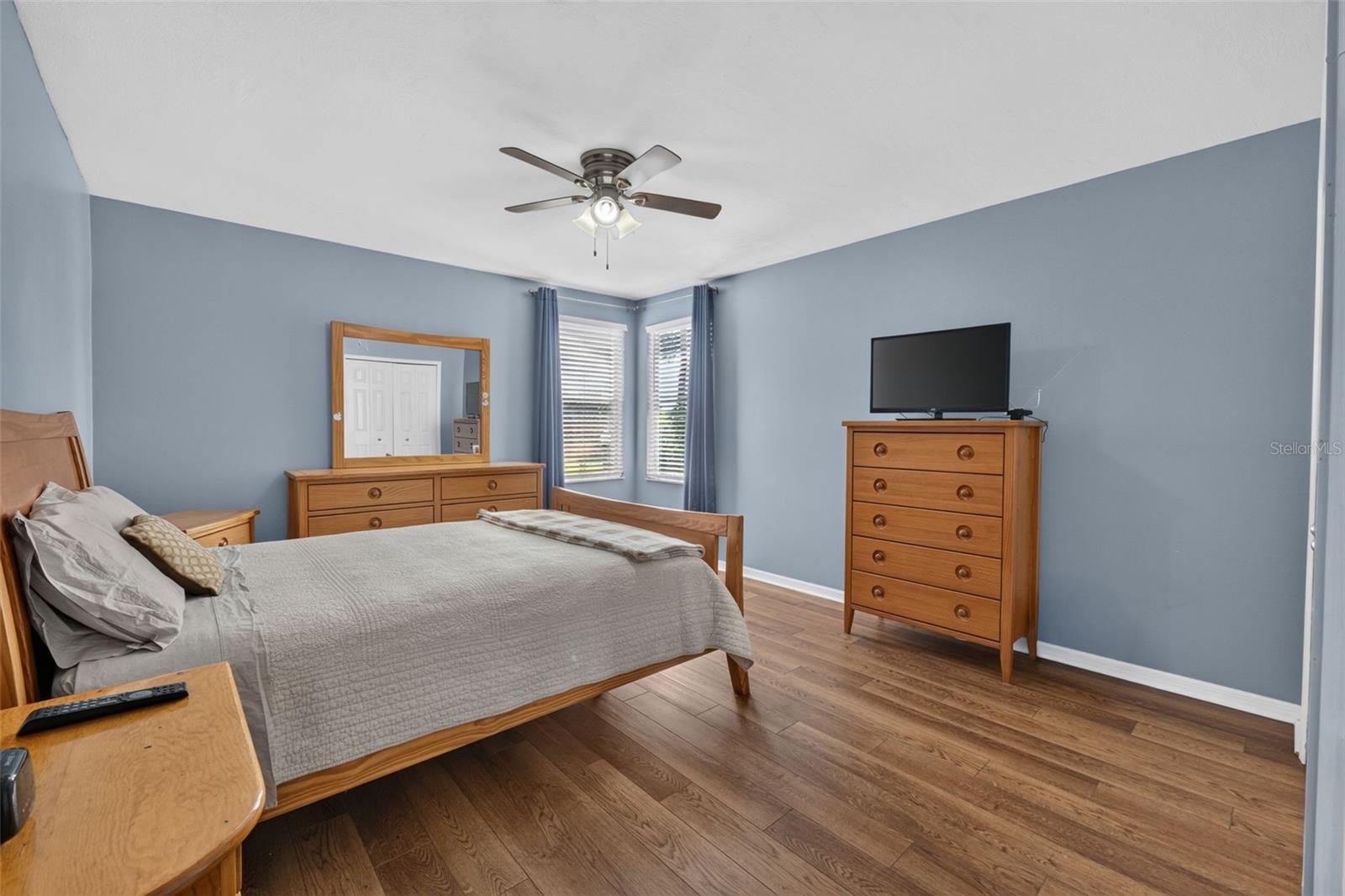 101 RAZORBILL CT