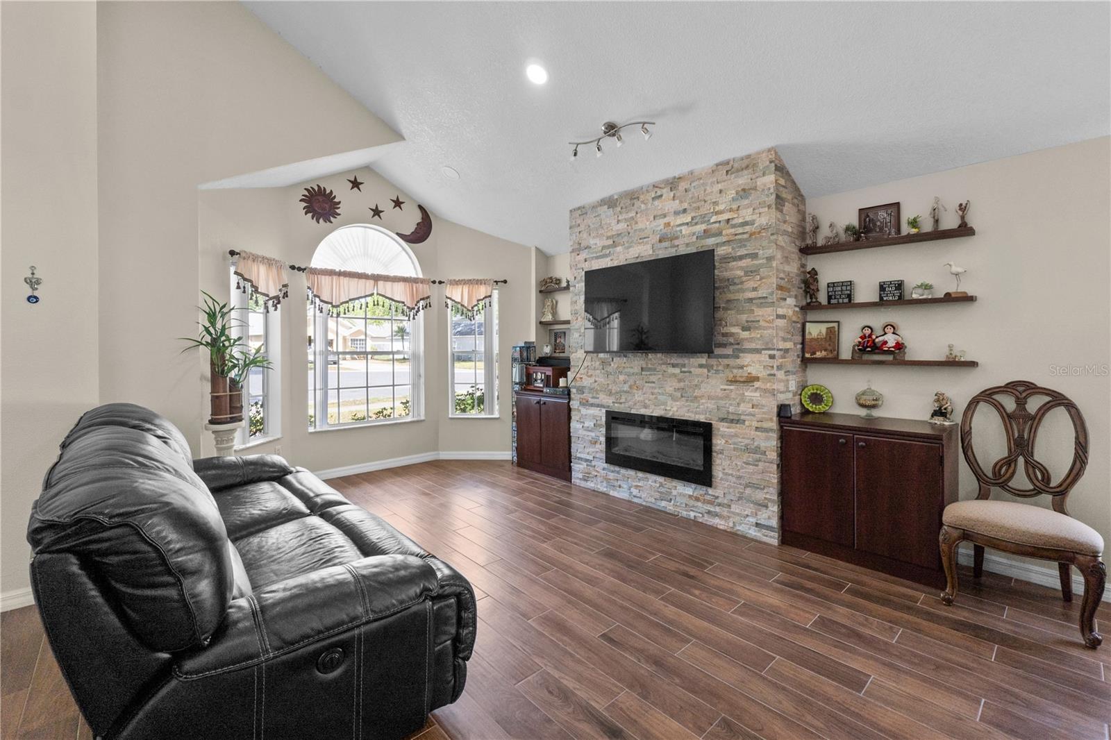 101 RAZORBILL CT