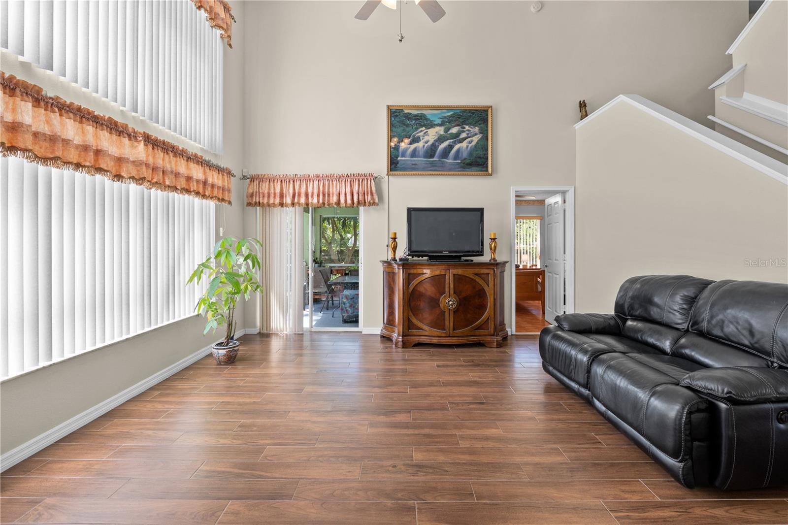 101 RAZORBILL CT