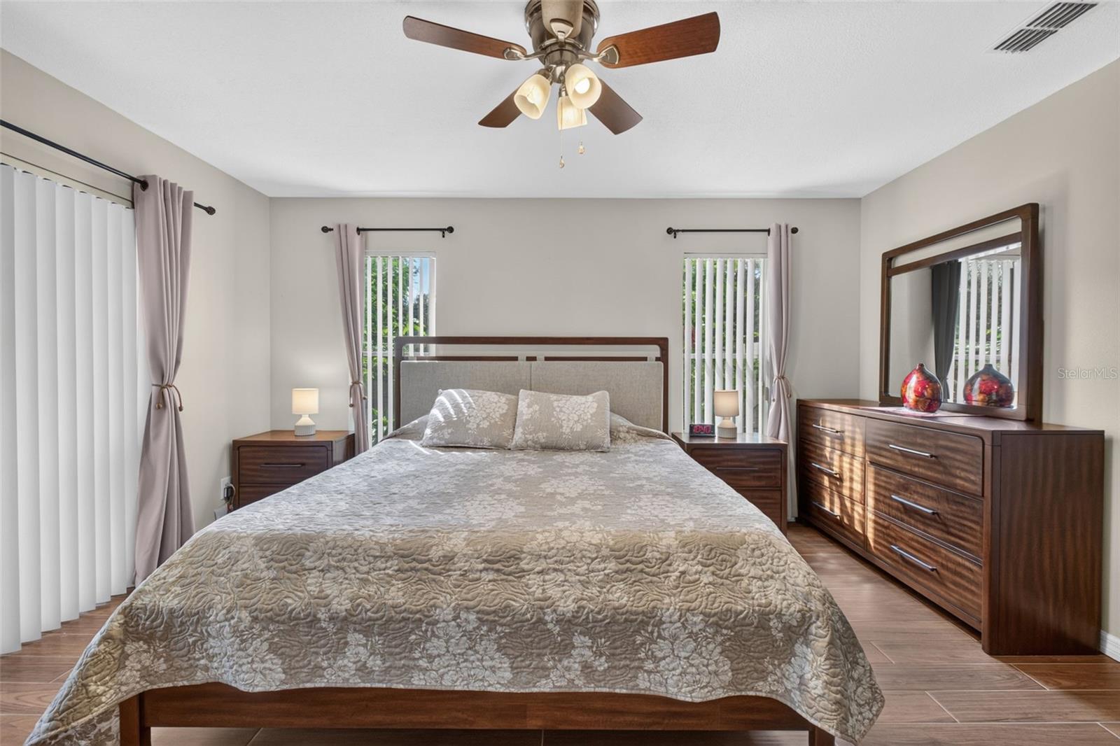 101 RAZORBILL CT