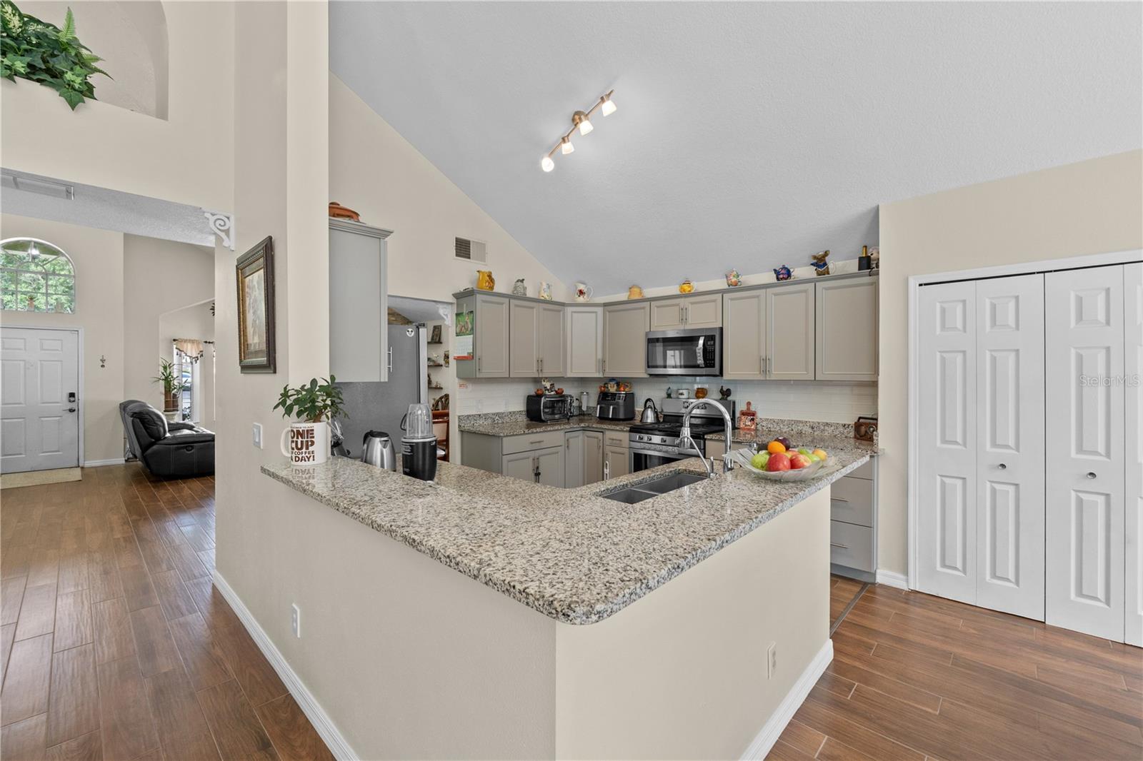 101 RAZORBILL CT