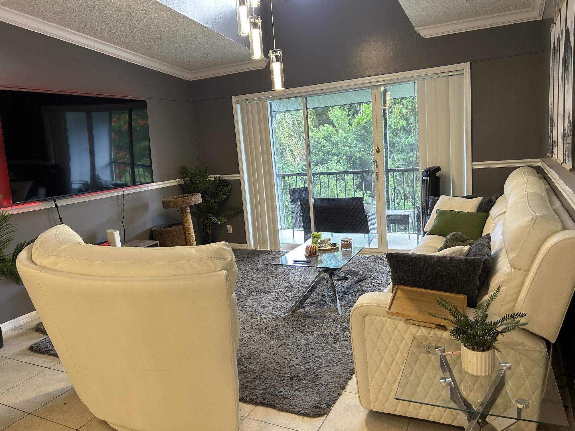 1007 GREEN PINE Boulevard F3