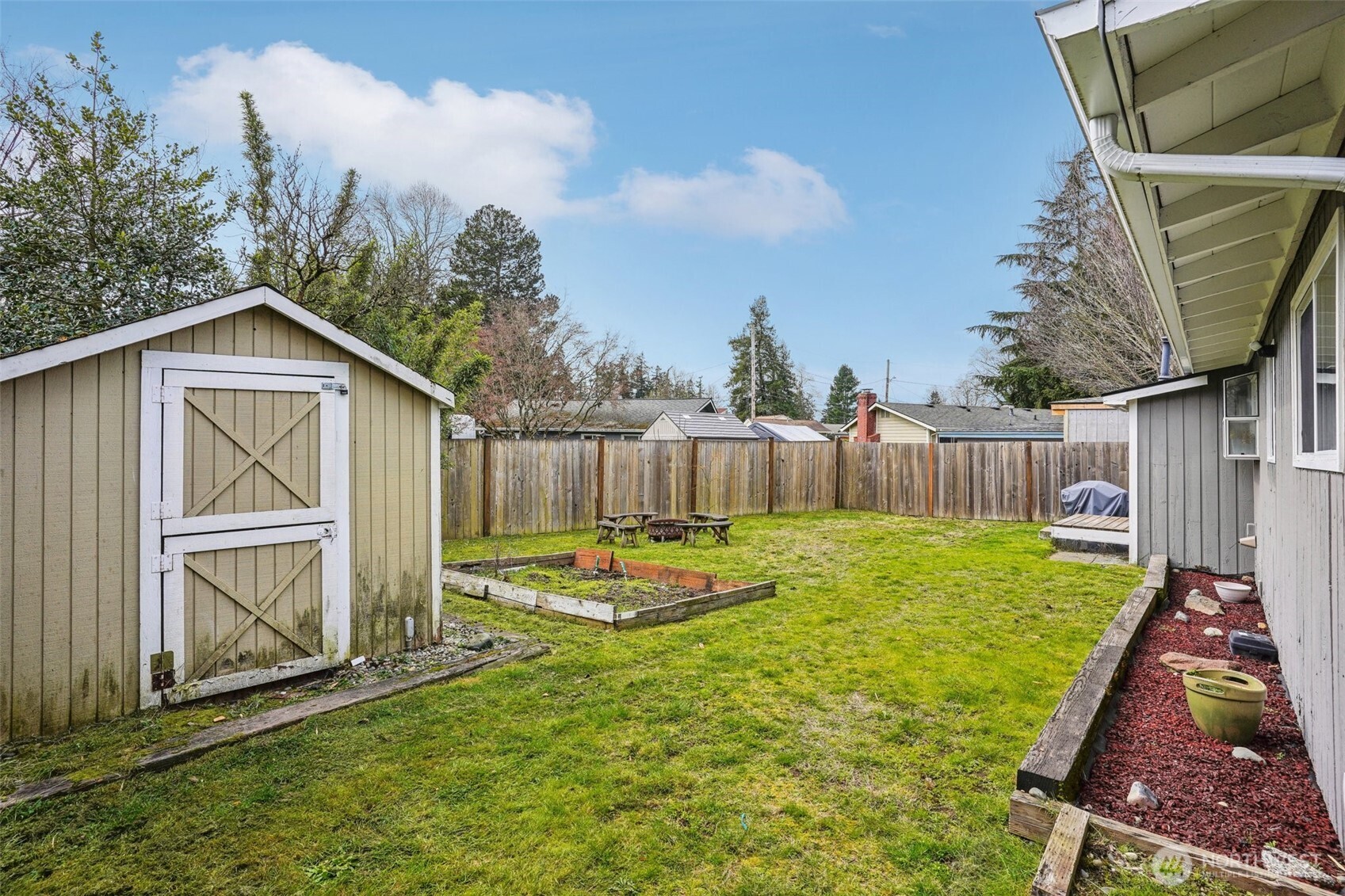 3709 NE 9th Court