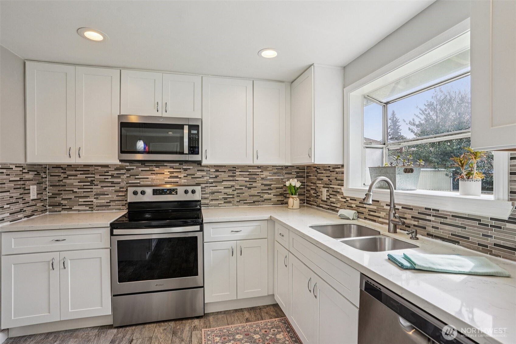 3709 NE 9th Court