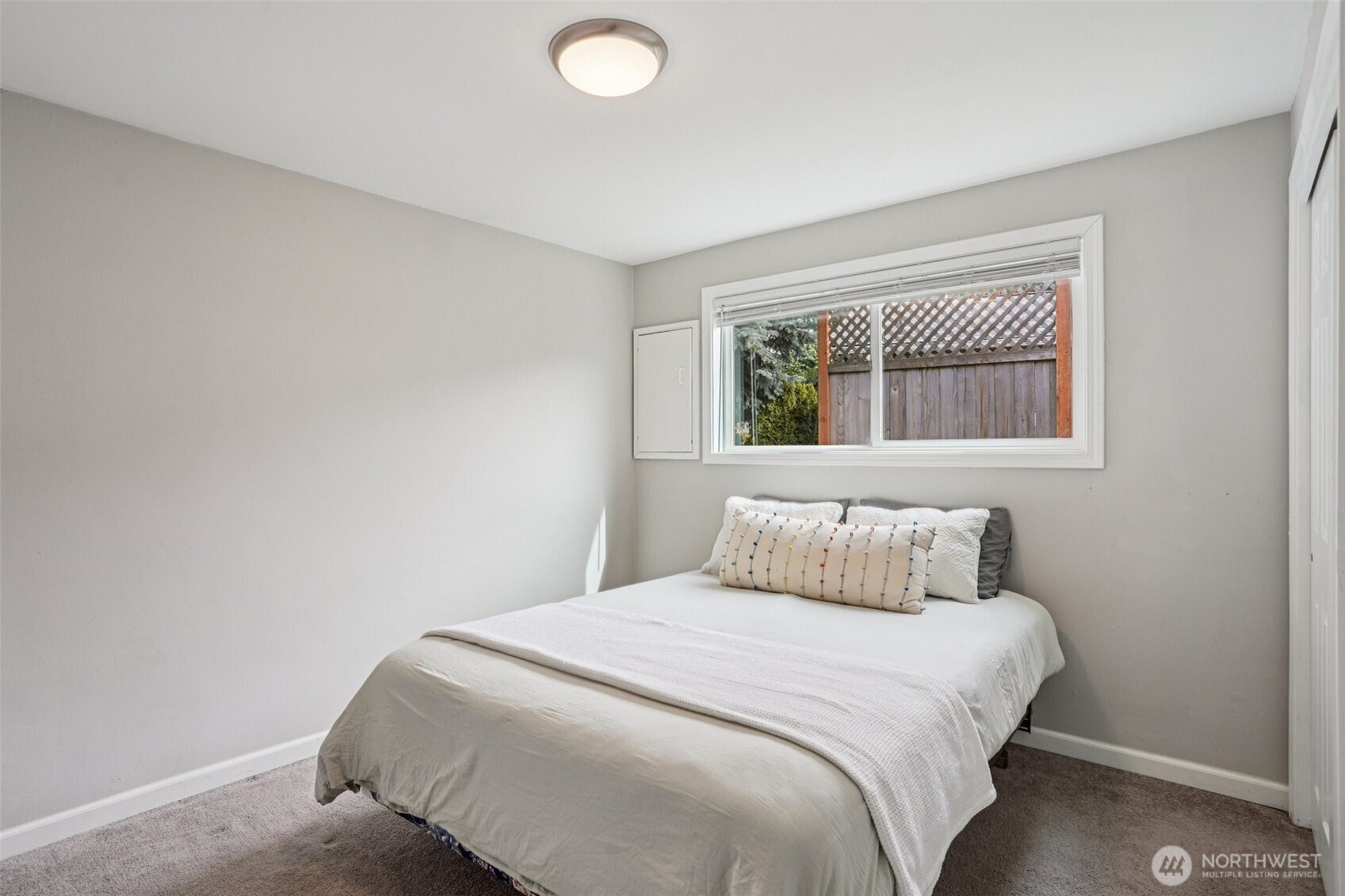 3709 NE 9th Court