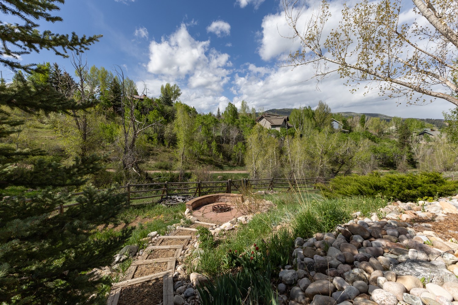 1215 Ridge View DRIVE