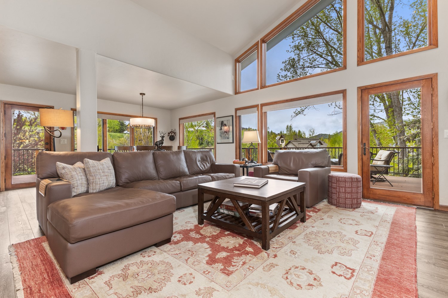 1215 Ridge View DRIVE