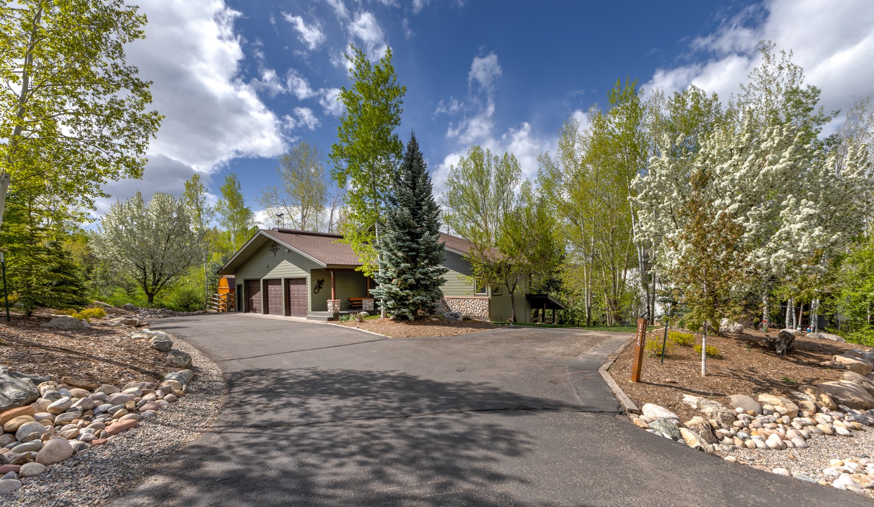 1215 Ridge View DRIVE