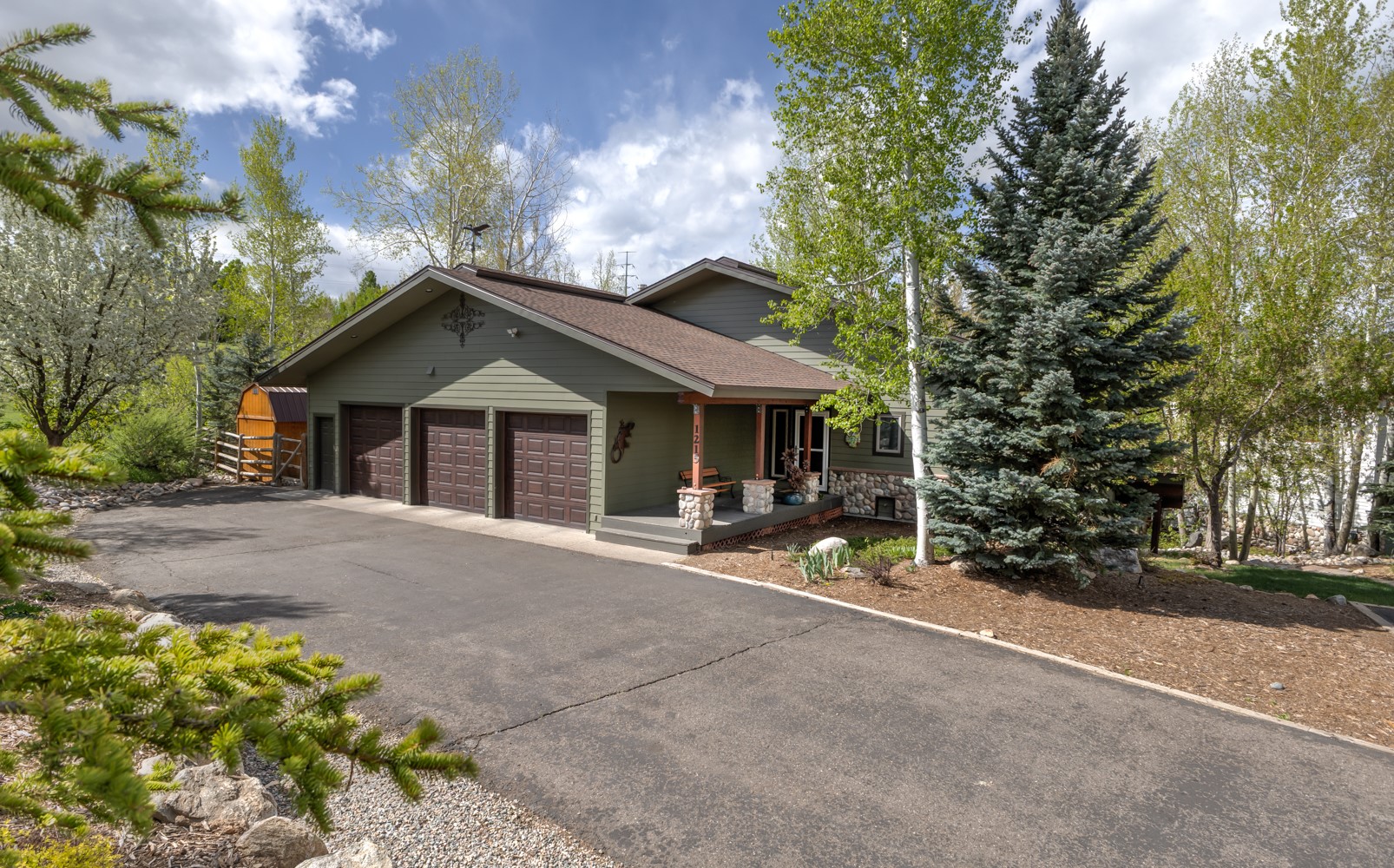 1215 Ridge View DRIVE