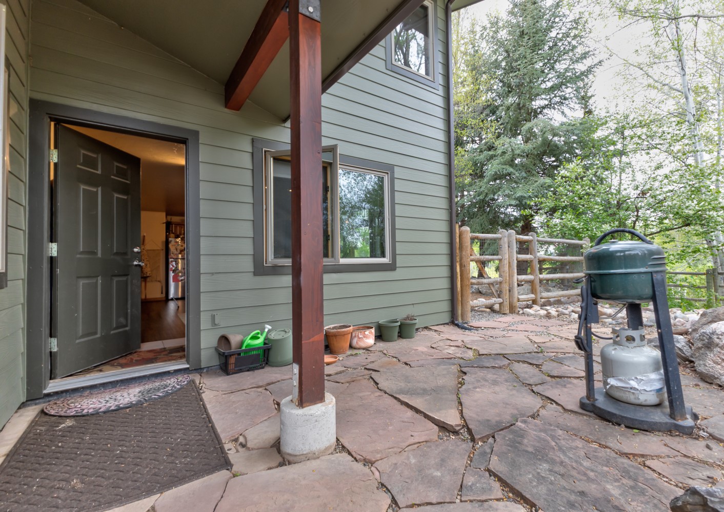 1215 Ridge View DRIVE