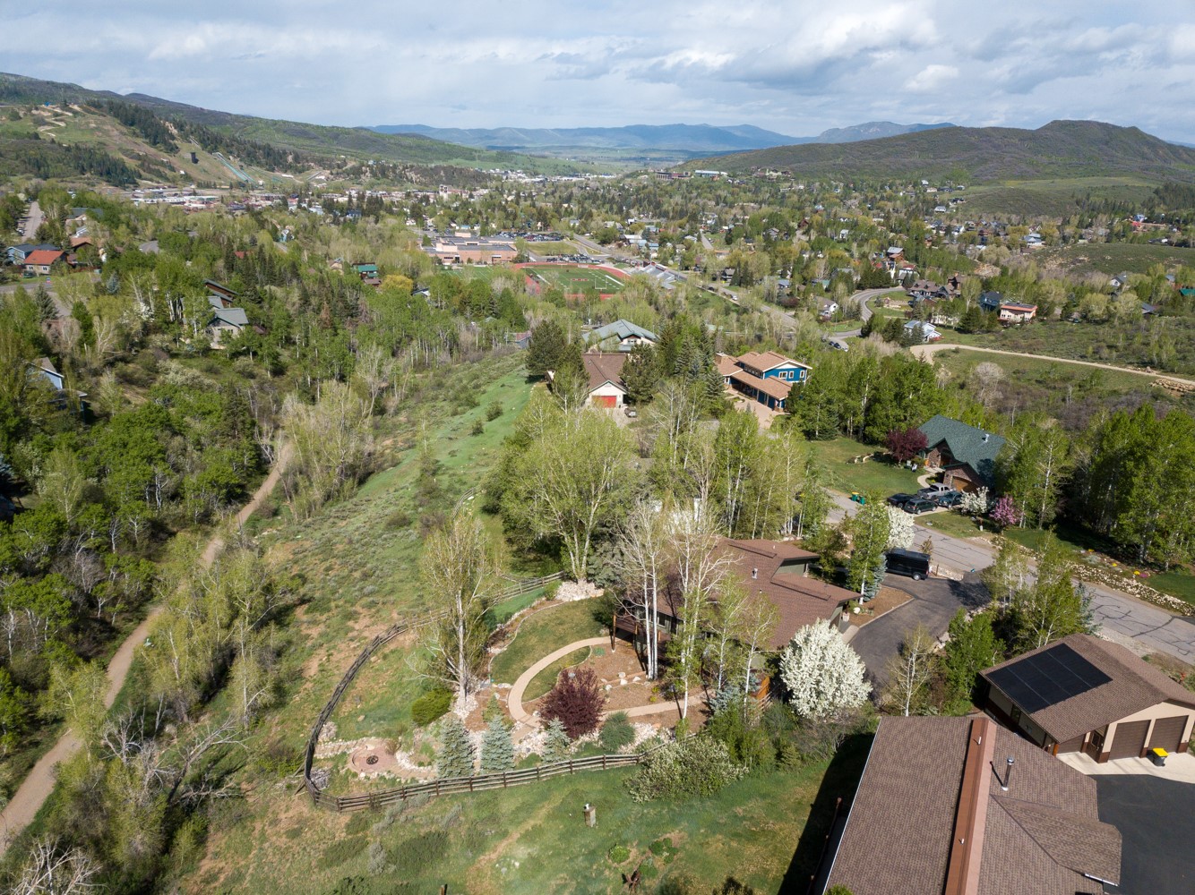 1215 Ridge View DRIVE