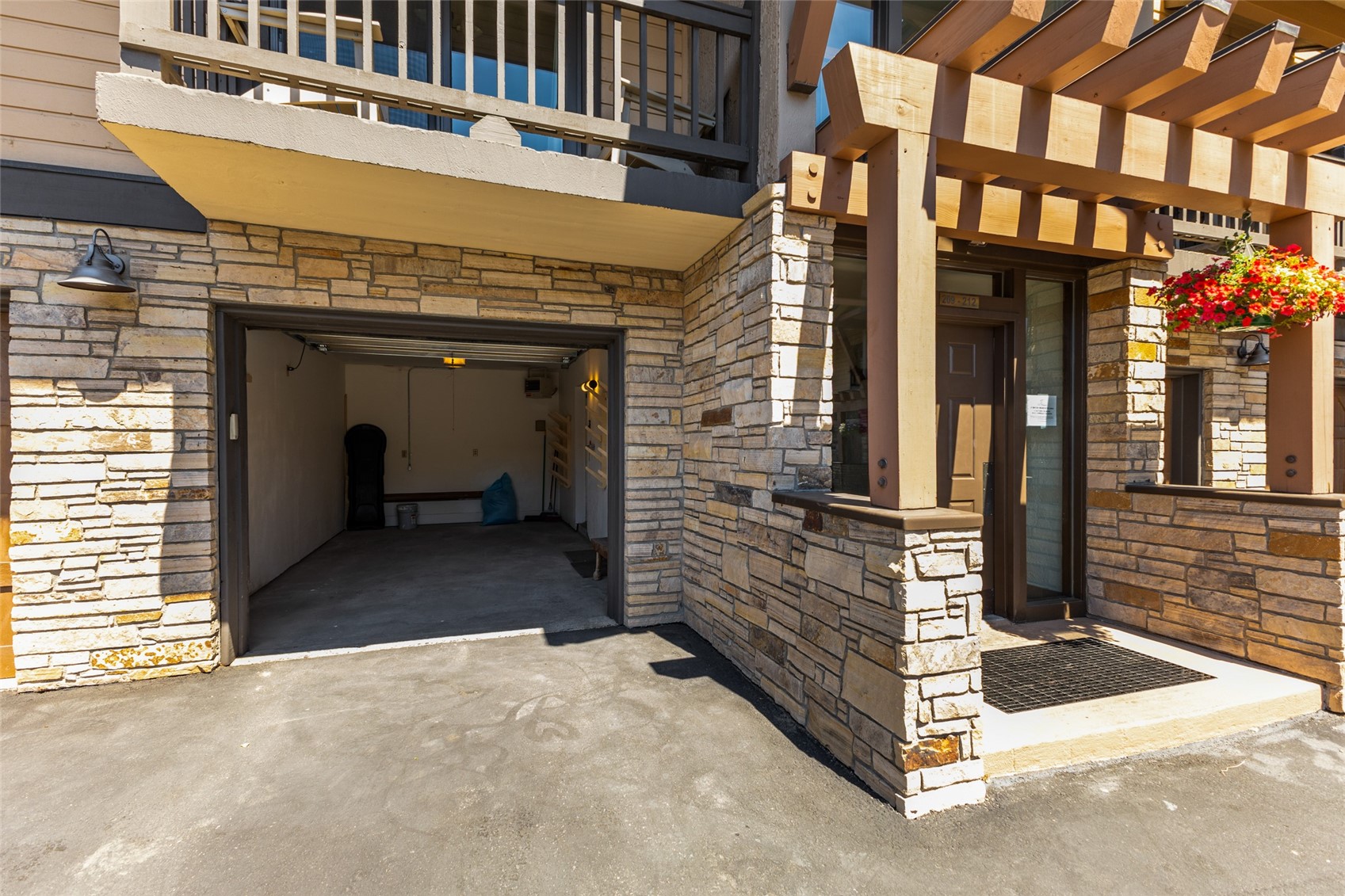 2315 Apres Ski WAY 212