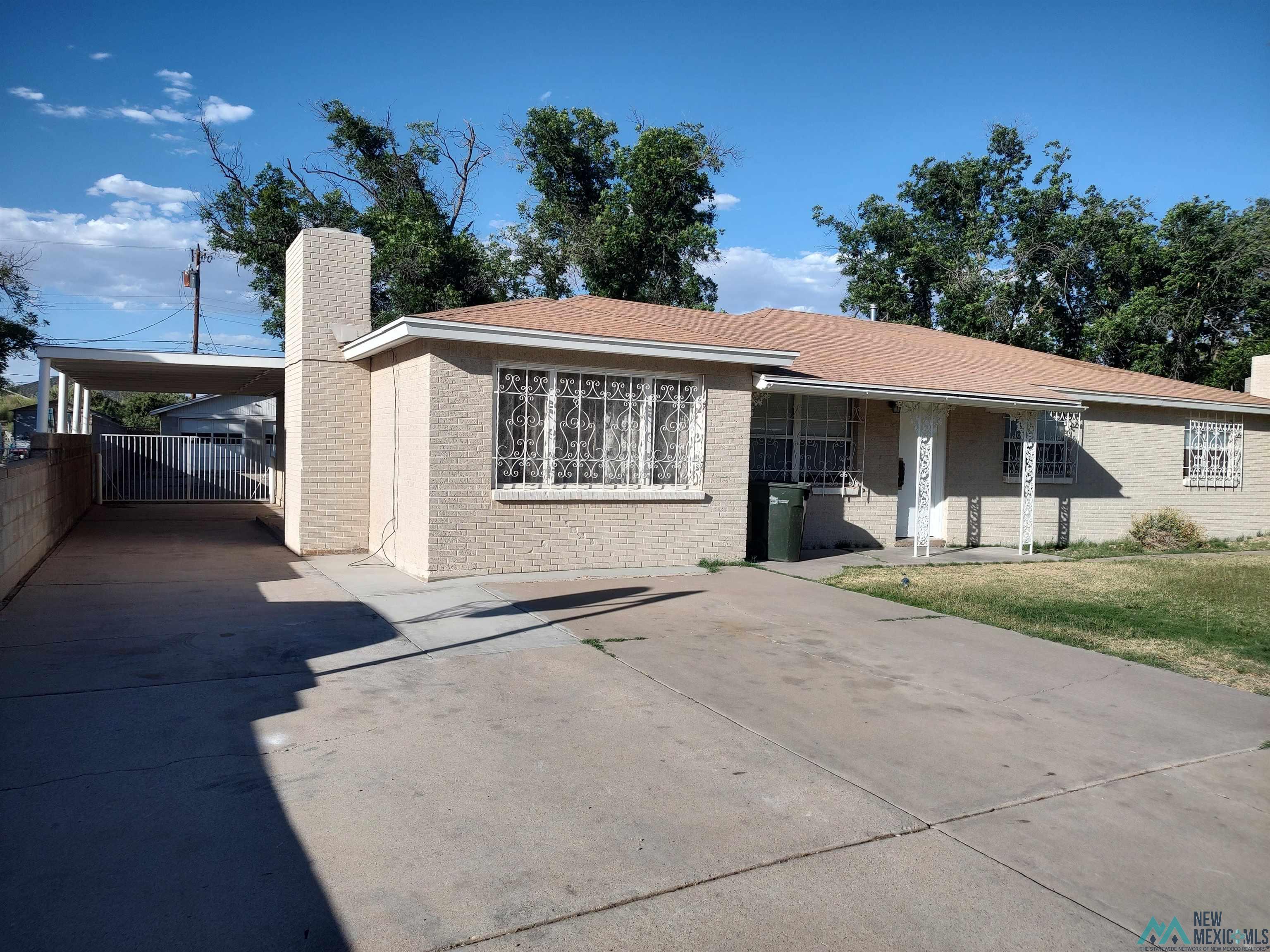 1304 N Country Club Circle