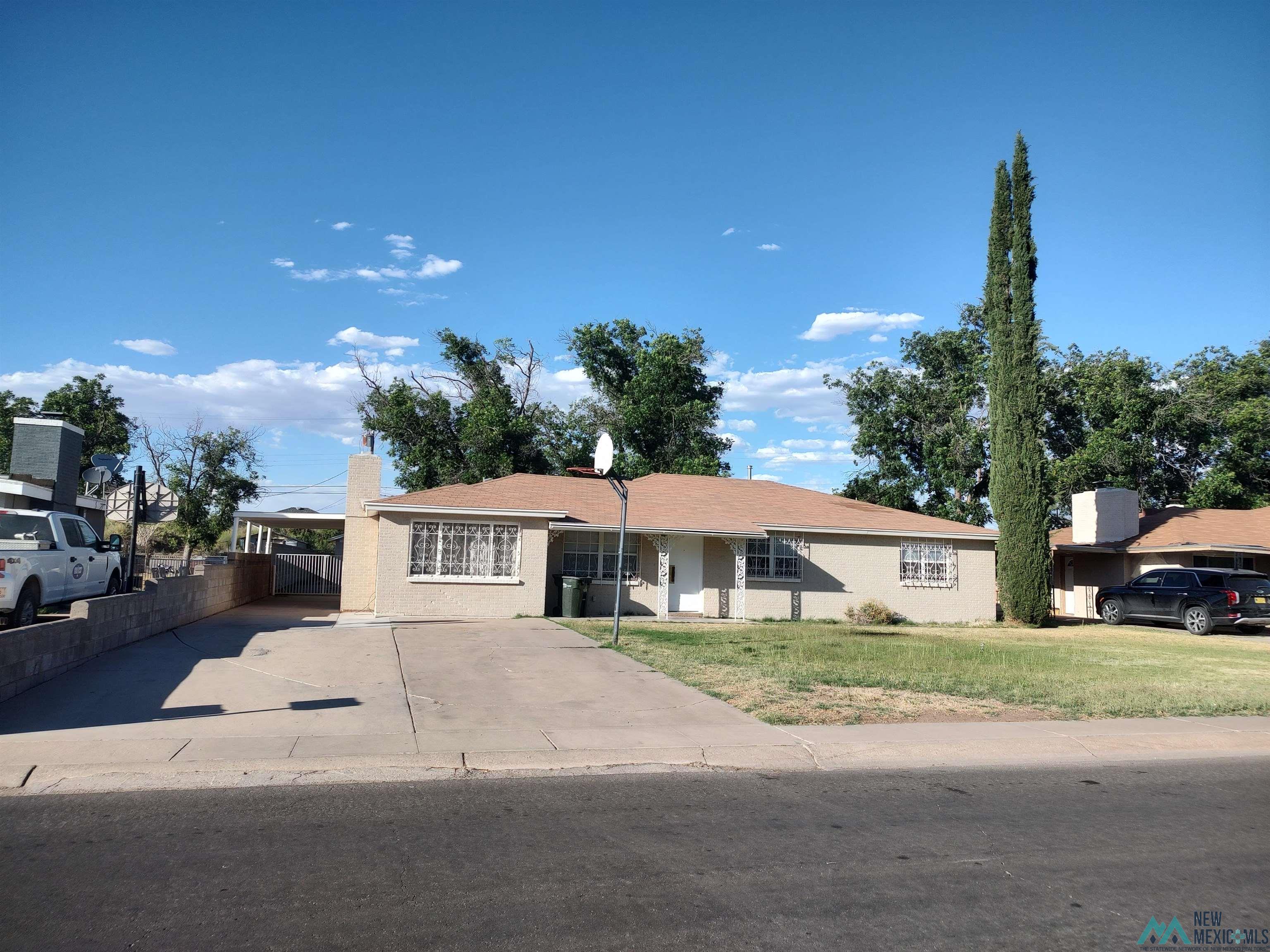 1304 N Country Club Circle