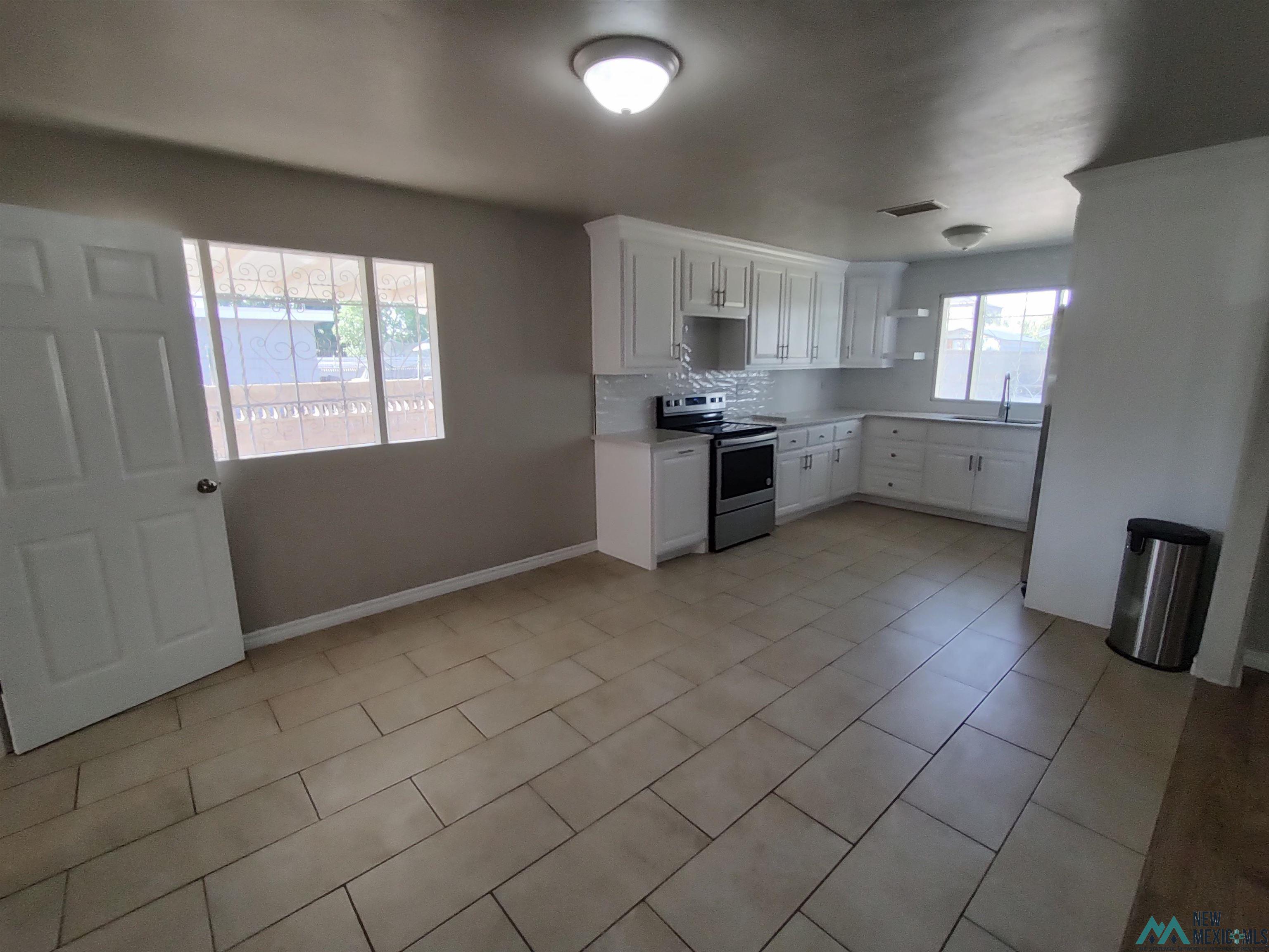 1304 N Country Club Circle