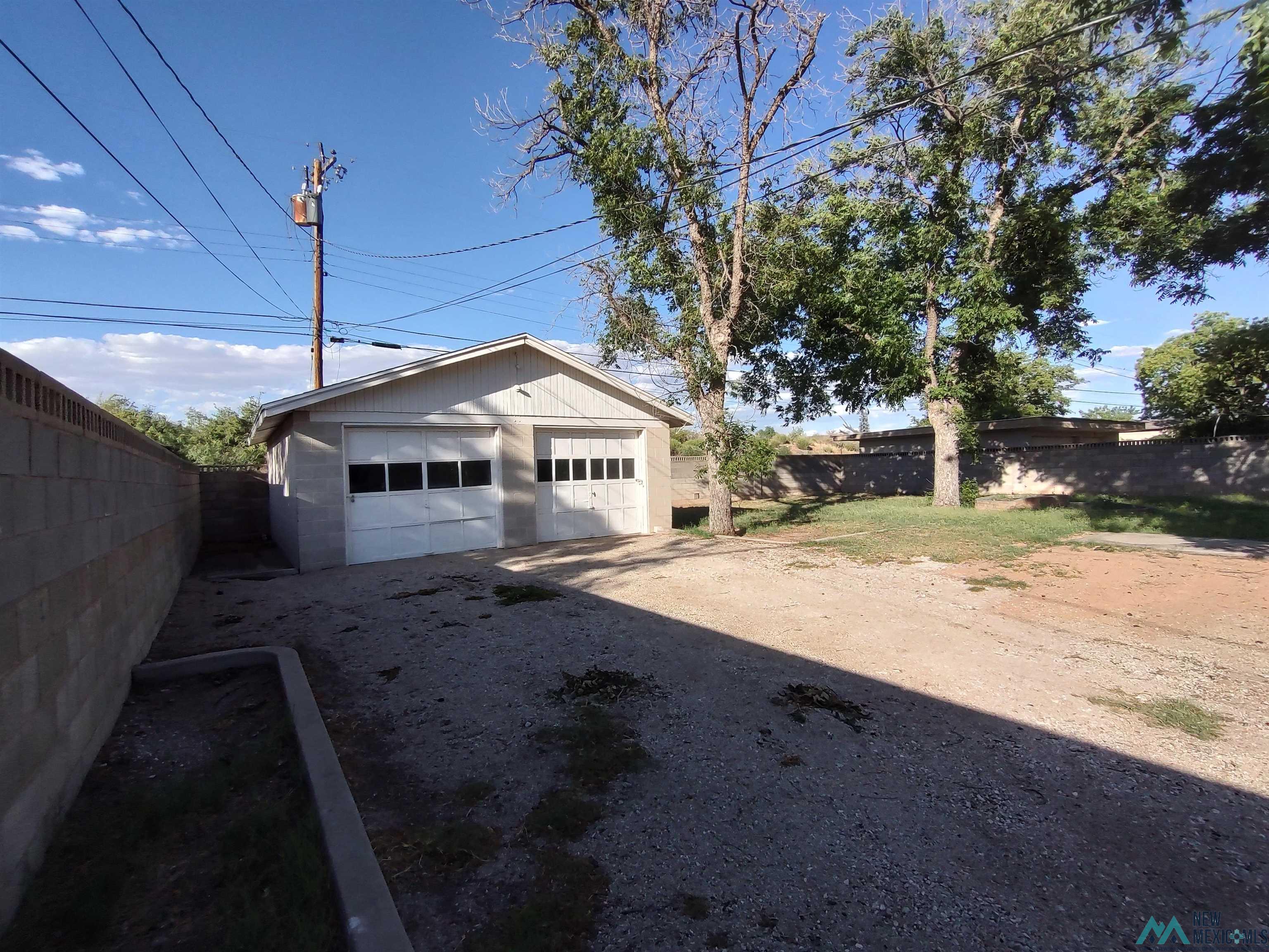 1304 N Country Club Circle