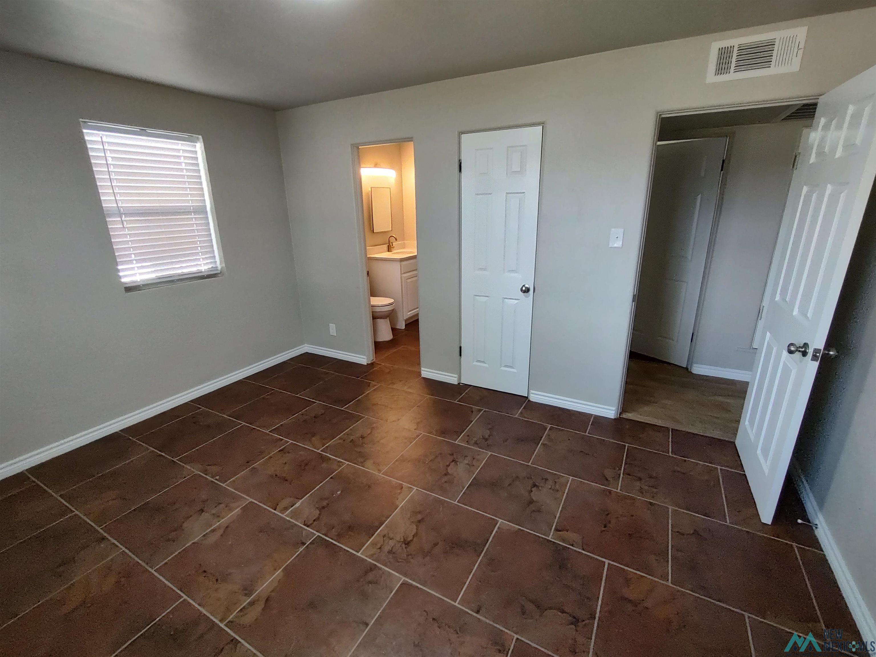 1304 N Country Club Circle