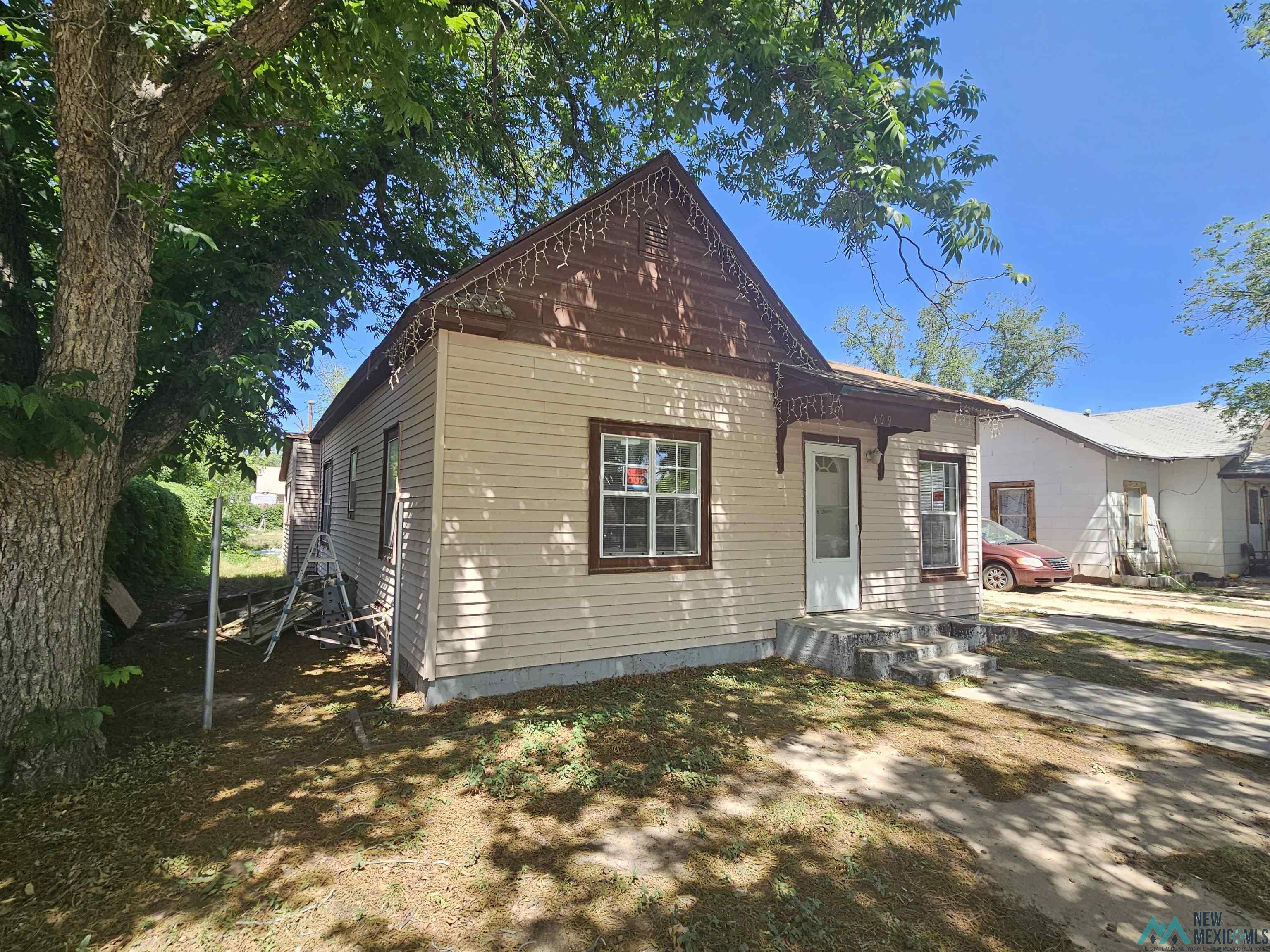 609 N Guadalupe Street