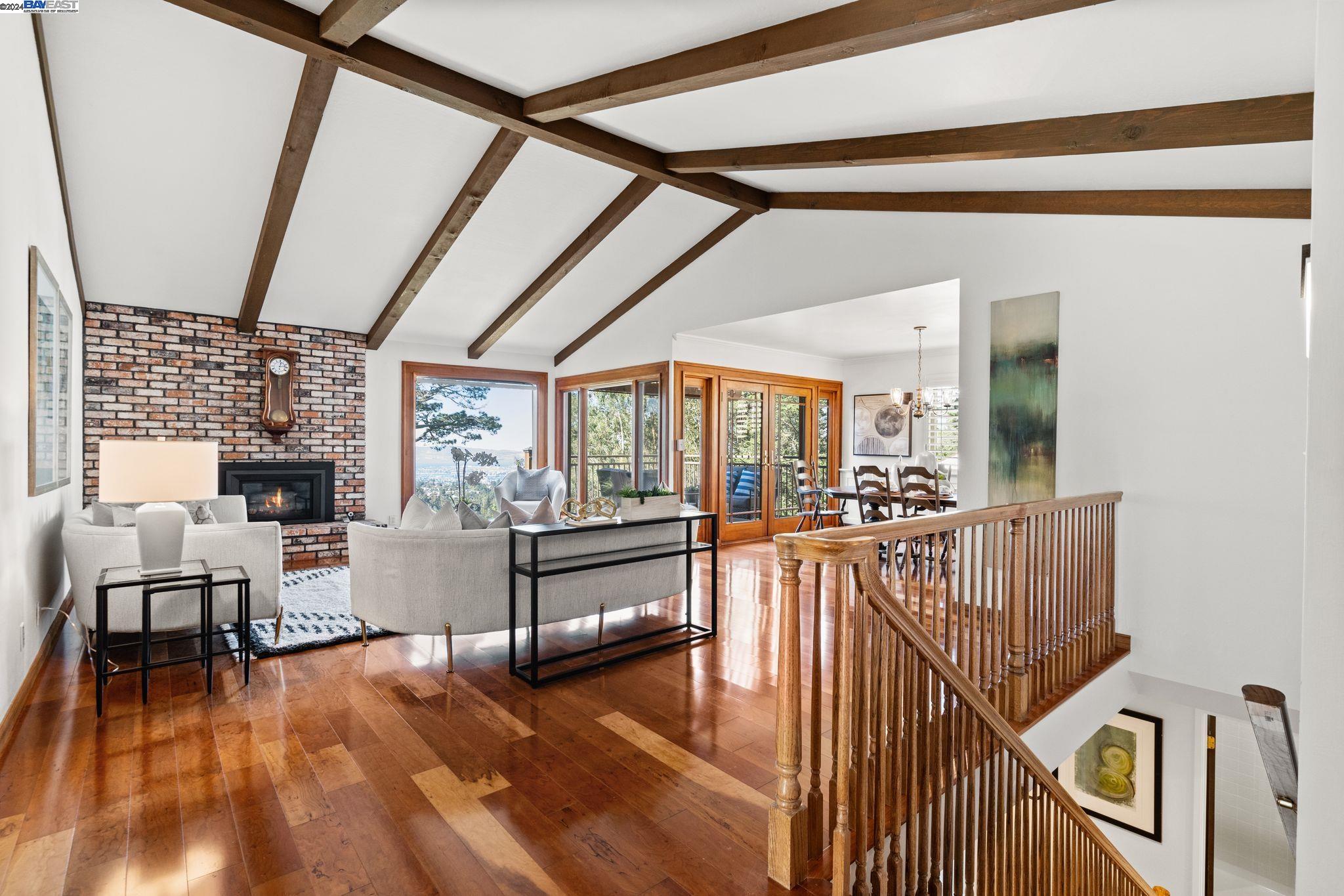 2323 Manzanita Dr