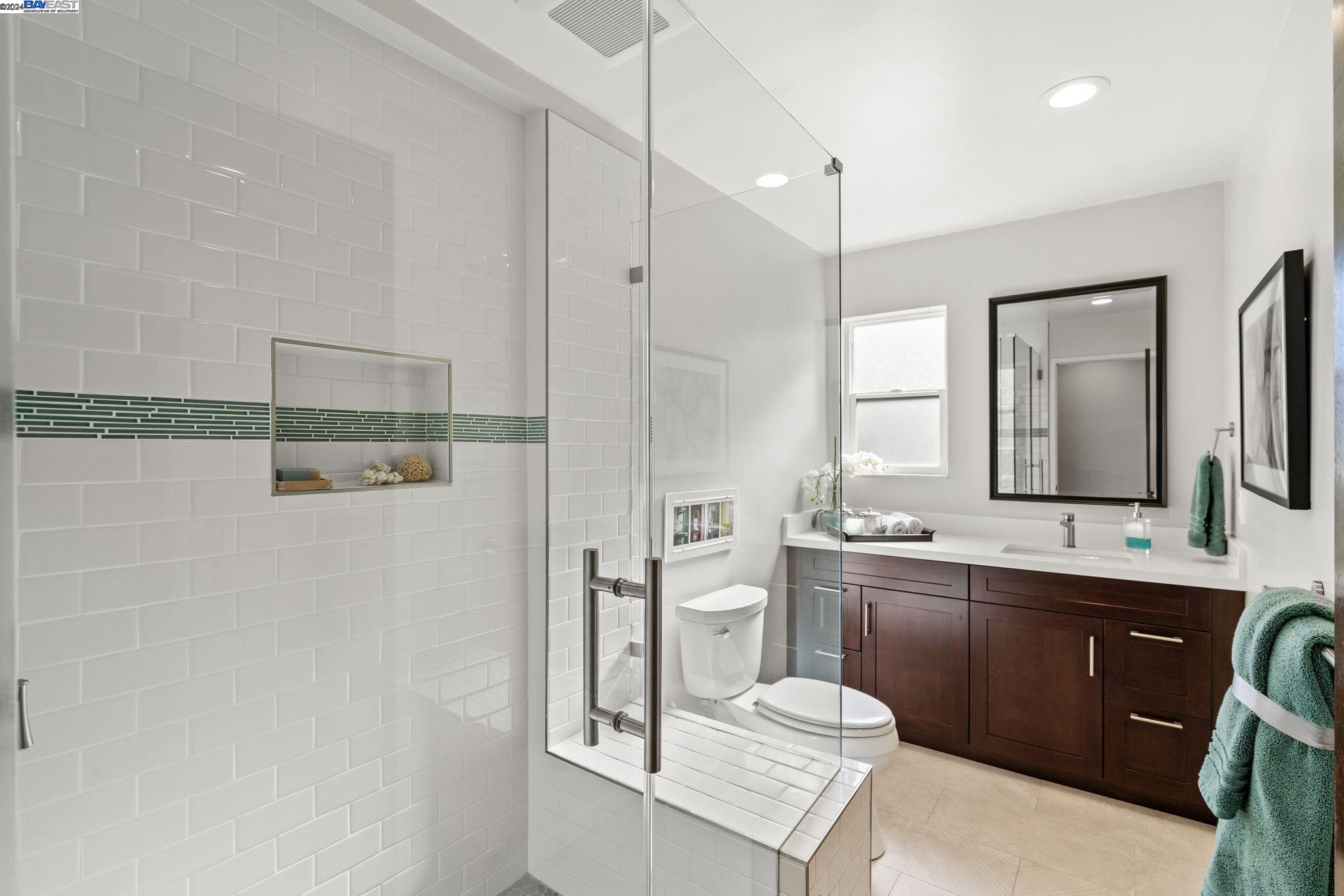 2323 Manzanita Dr