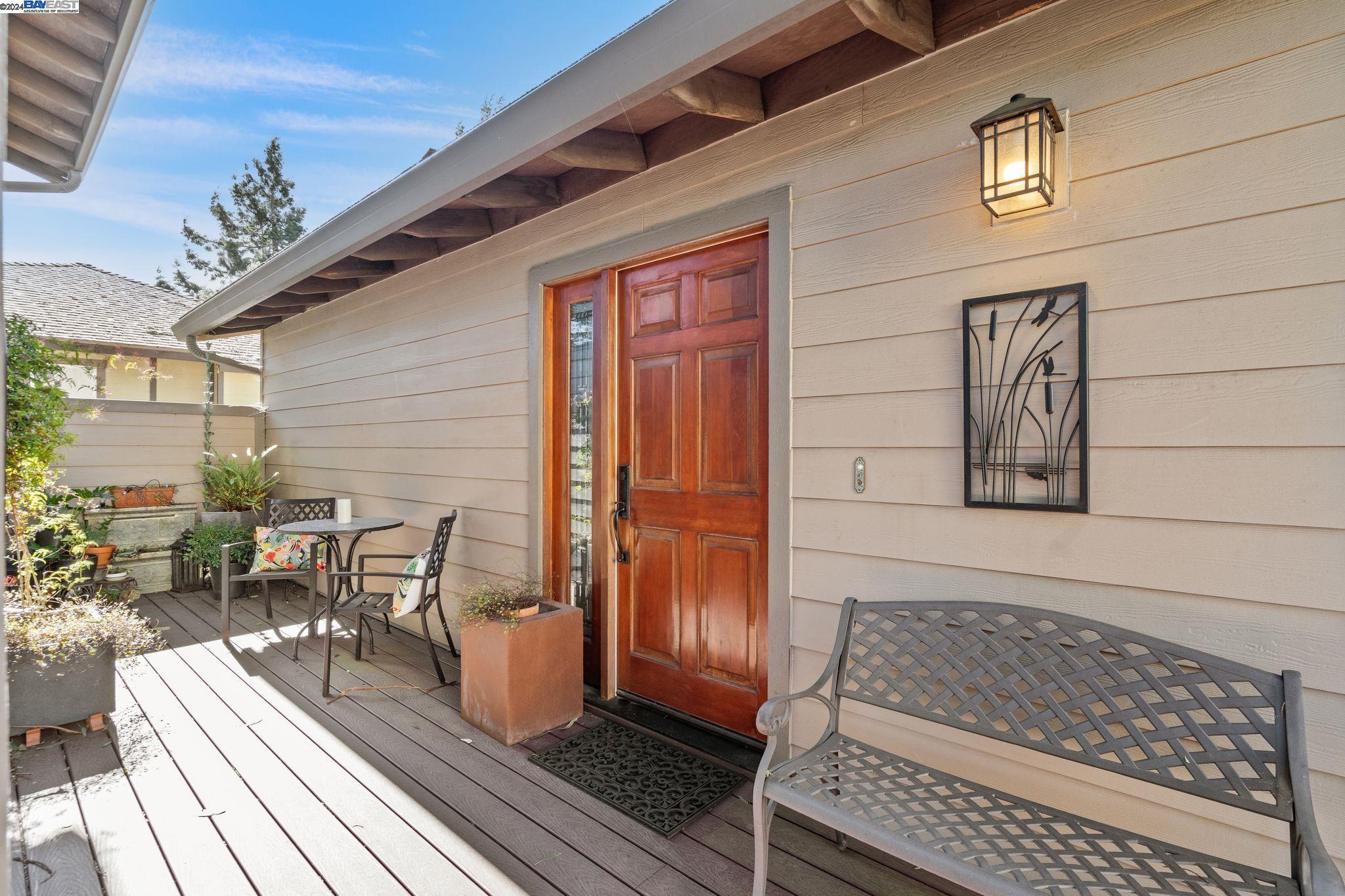 2323 Manzanita Dr