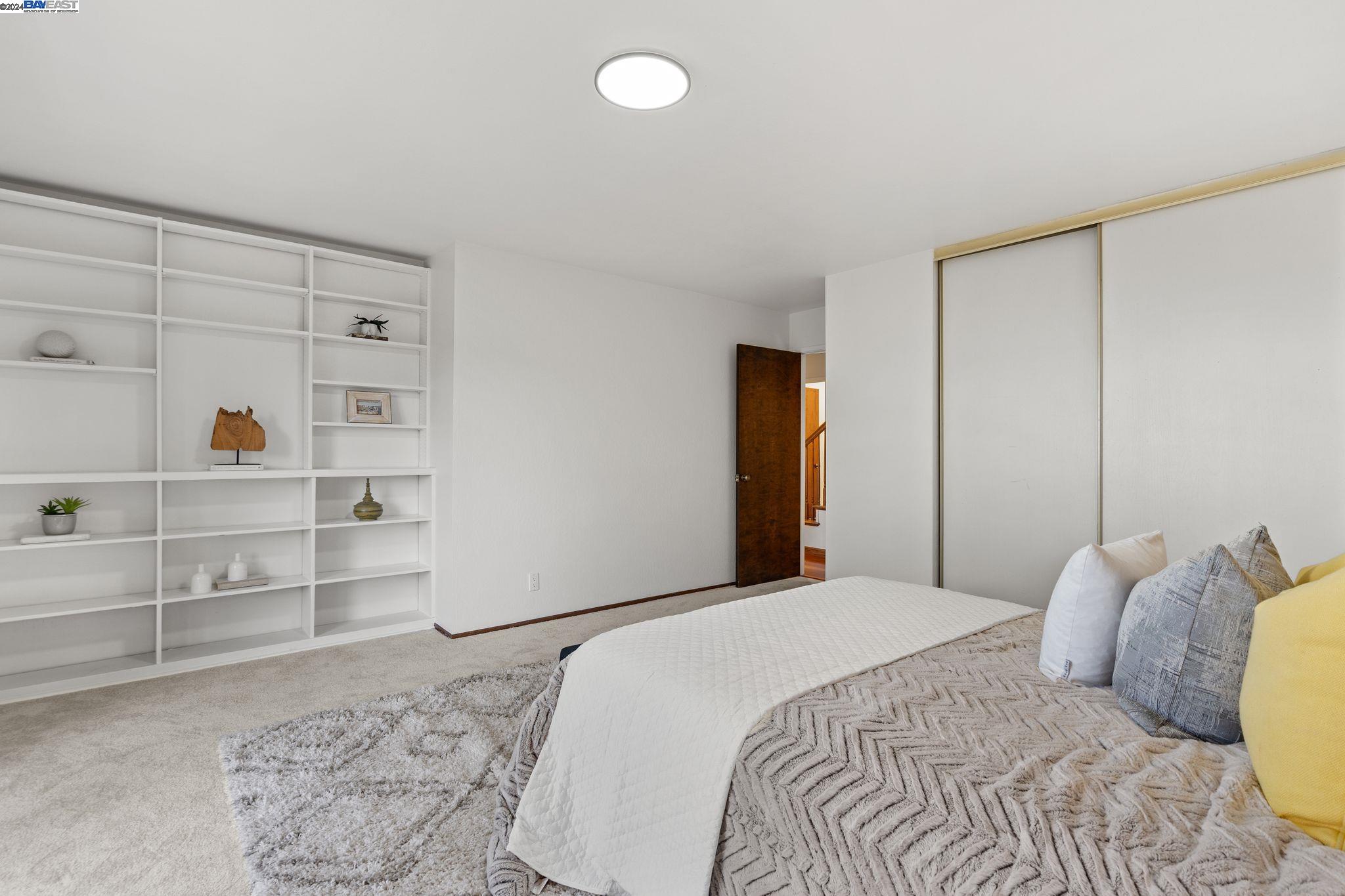 2323 Manzanita Dr