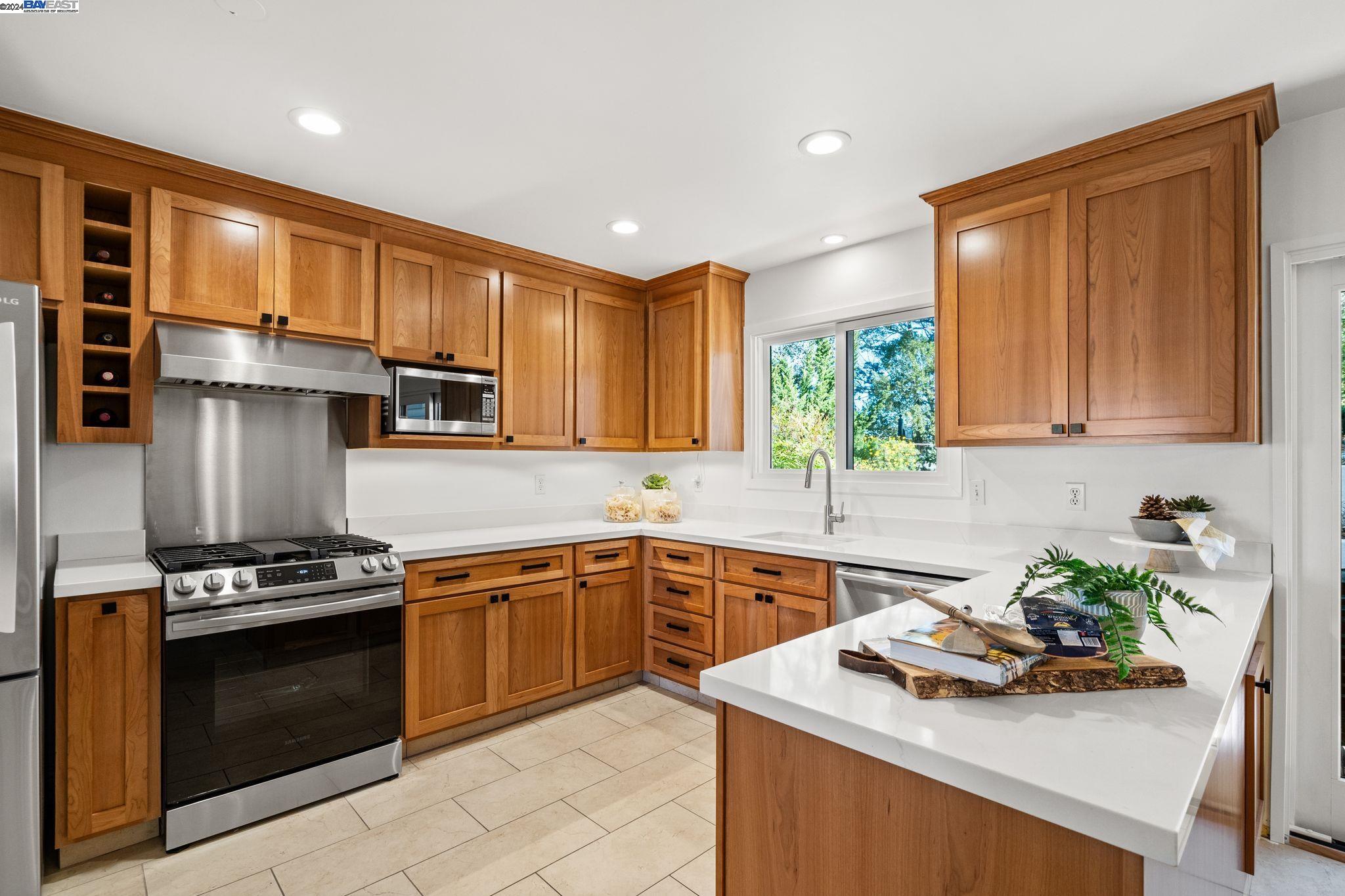 2323 Manzanita Dr