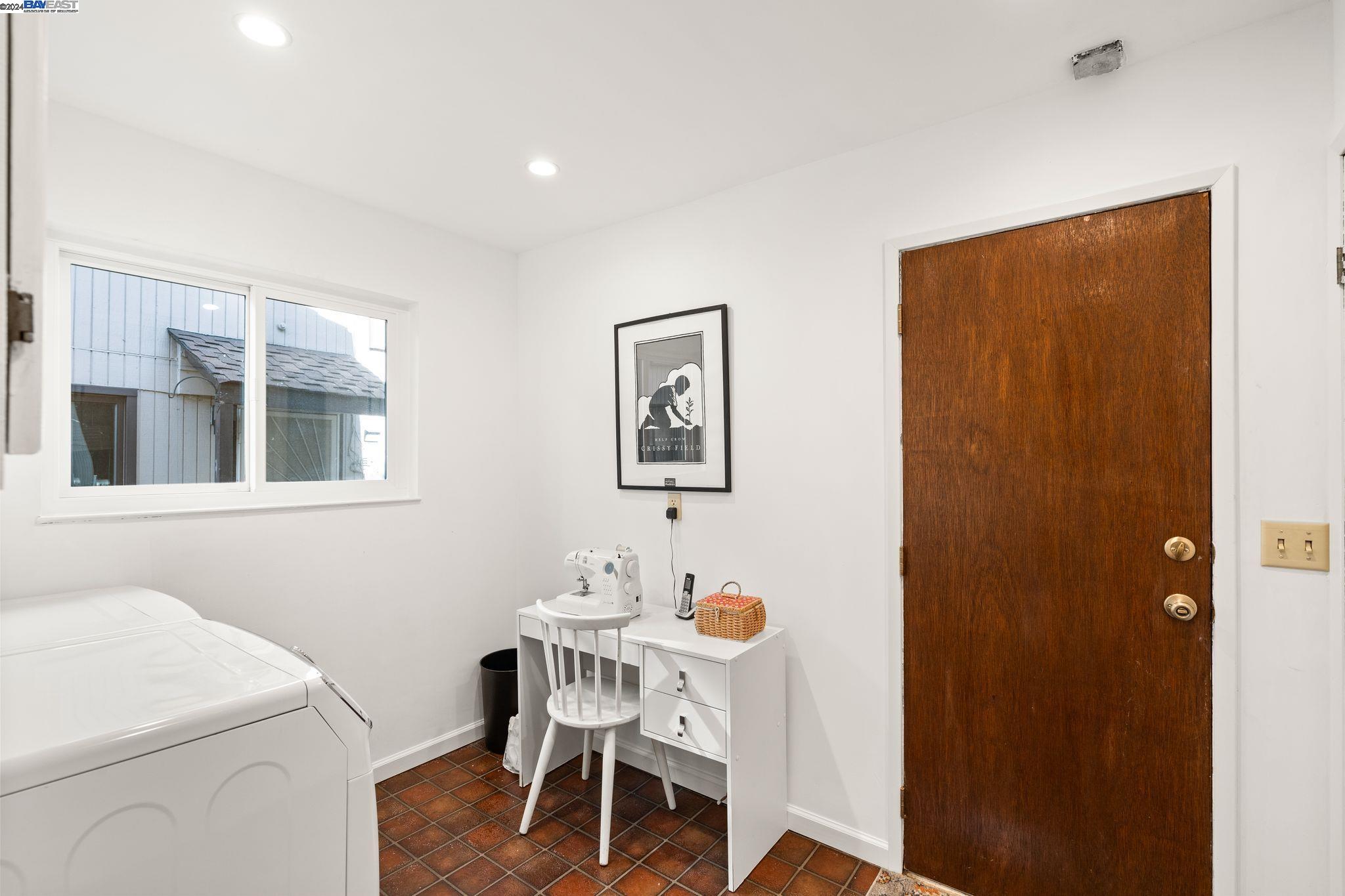 2323 Manzanita Dr