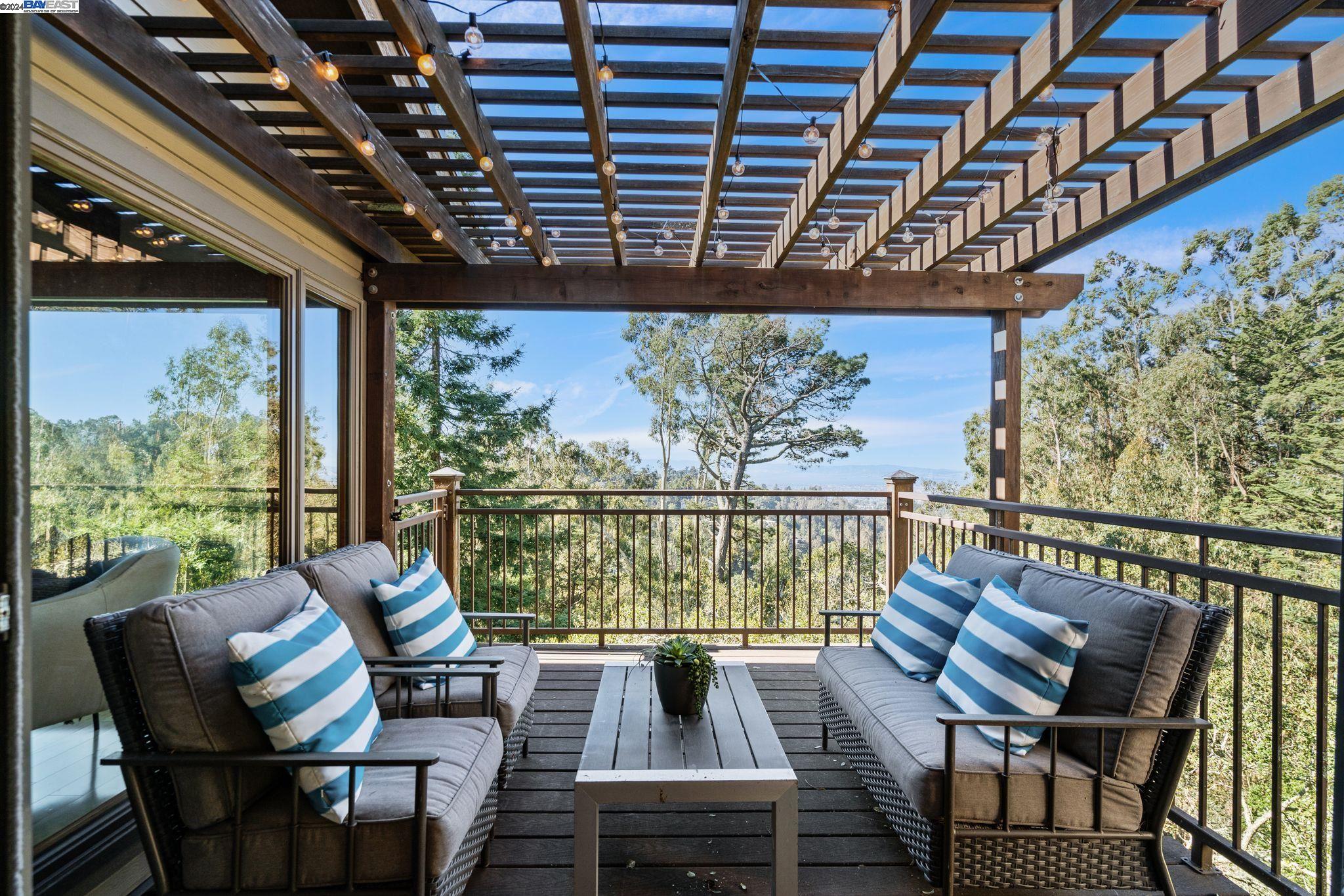 2323 Manzanita Dr