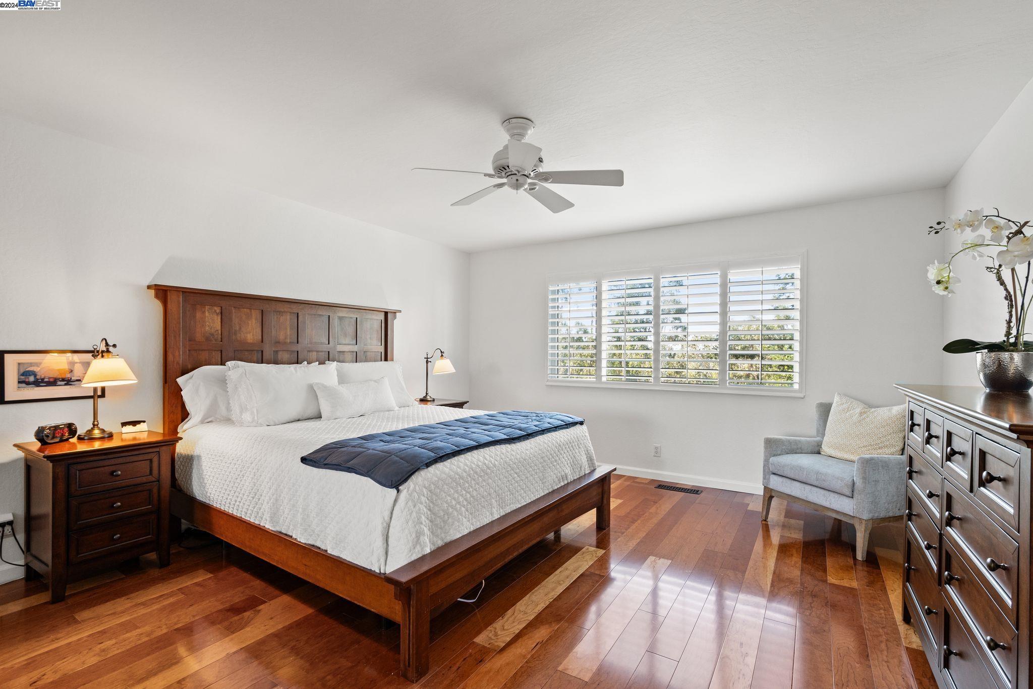 2323 Manzanita Dr