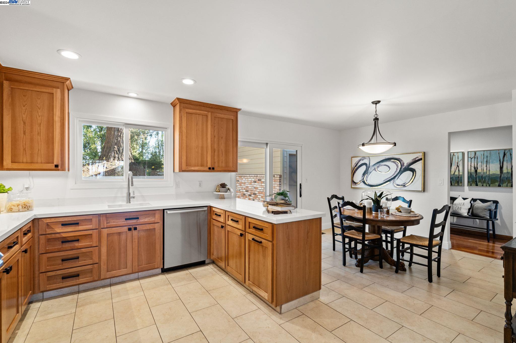 2323 Manzanita Dr