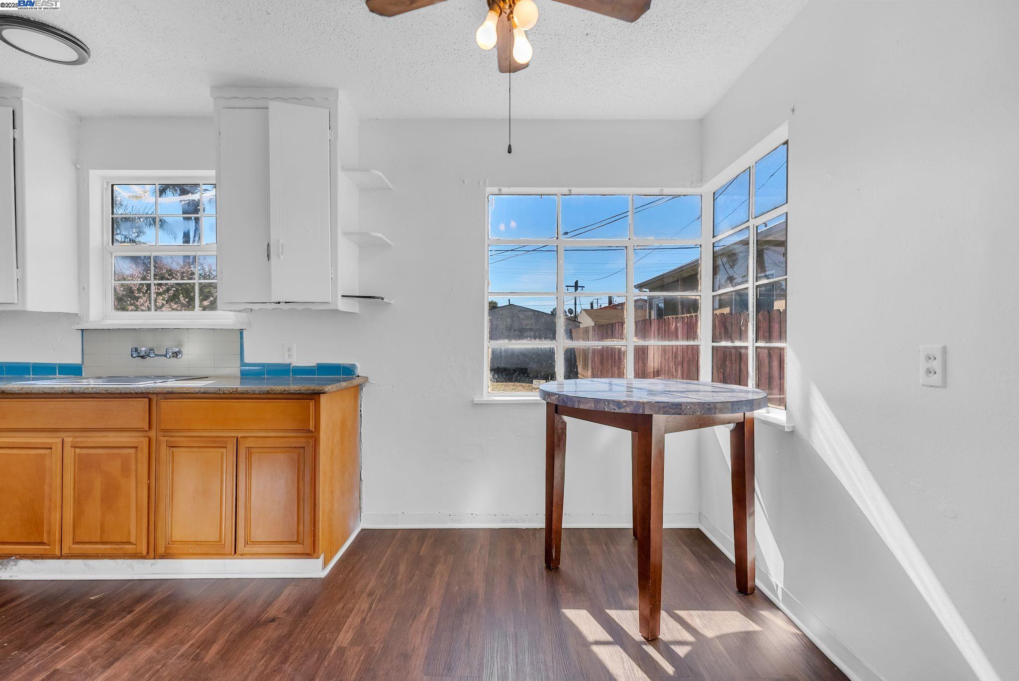 1356-1358 105Th Ave
