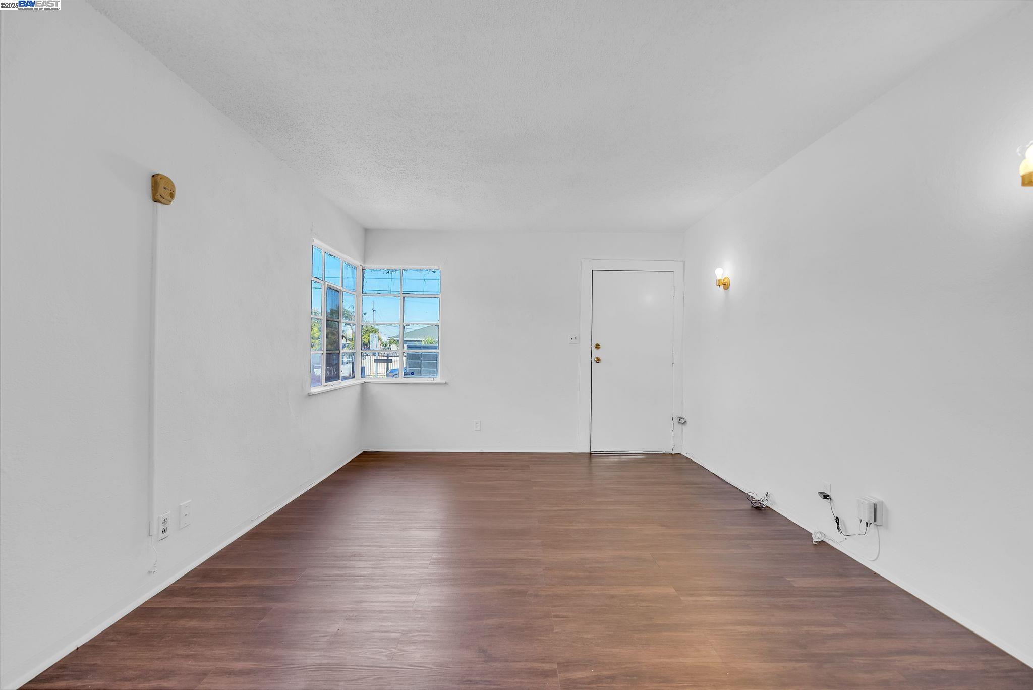 1356-1358 105Th Ave