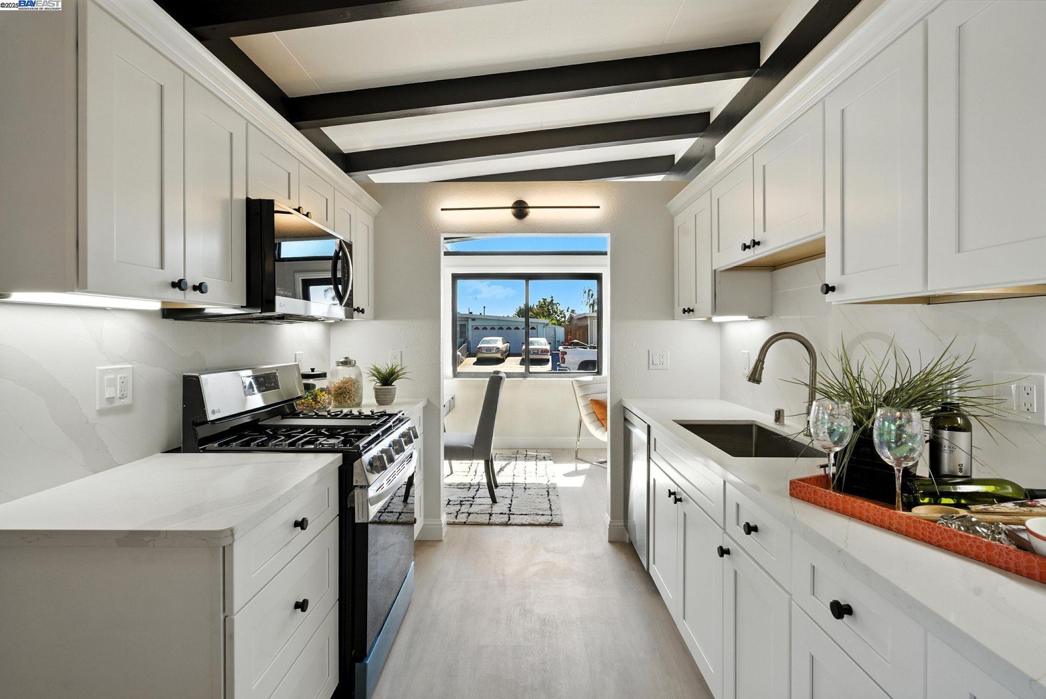 36686 Charles St