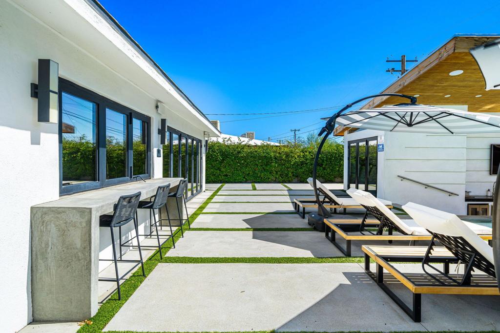359 W Avenida Cerca