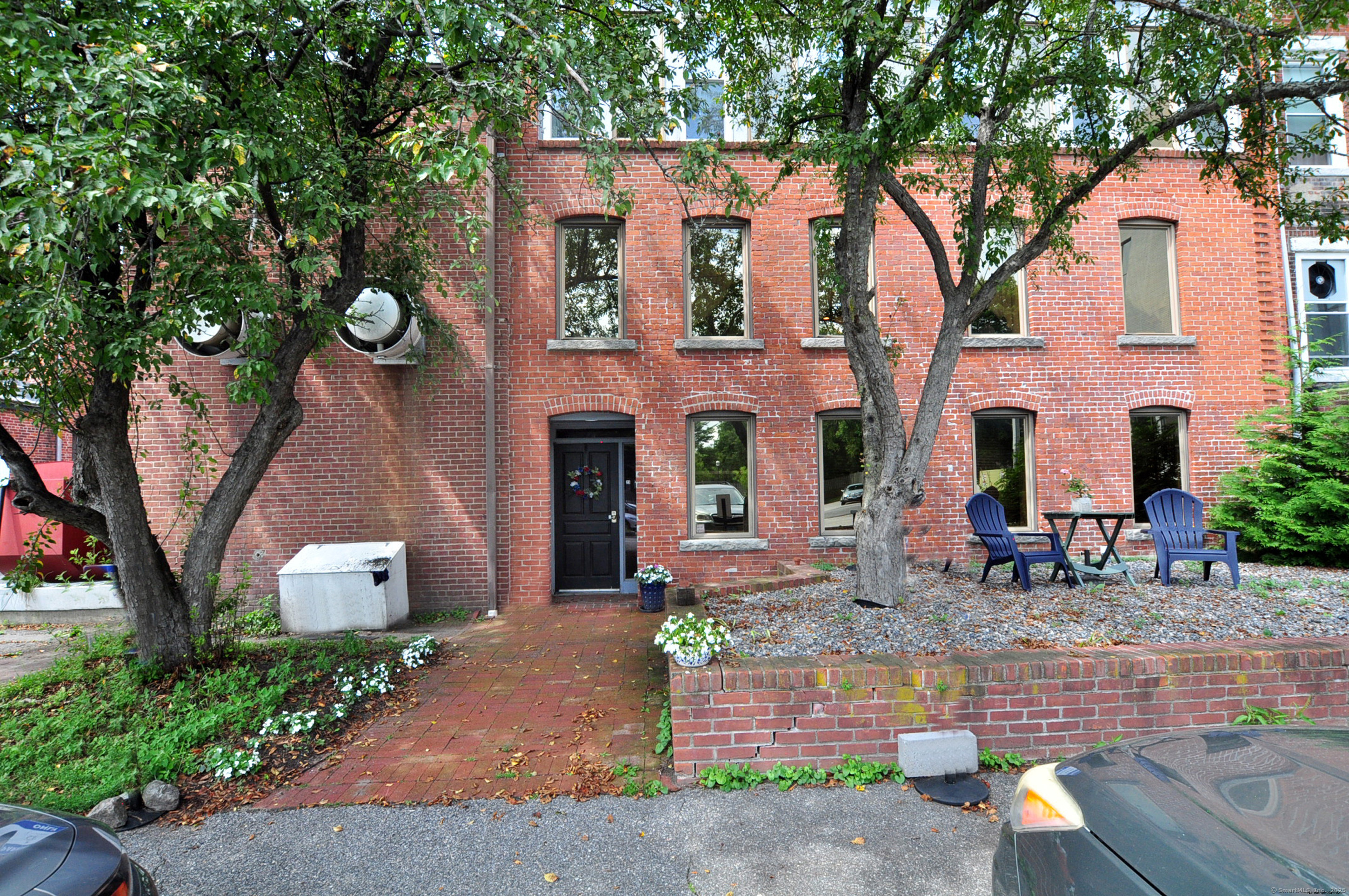 23 West Street 2A