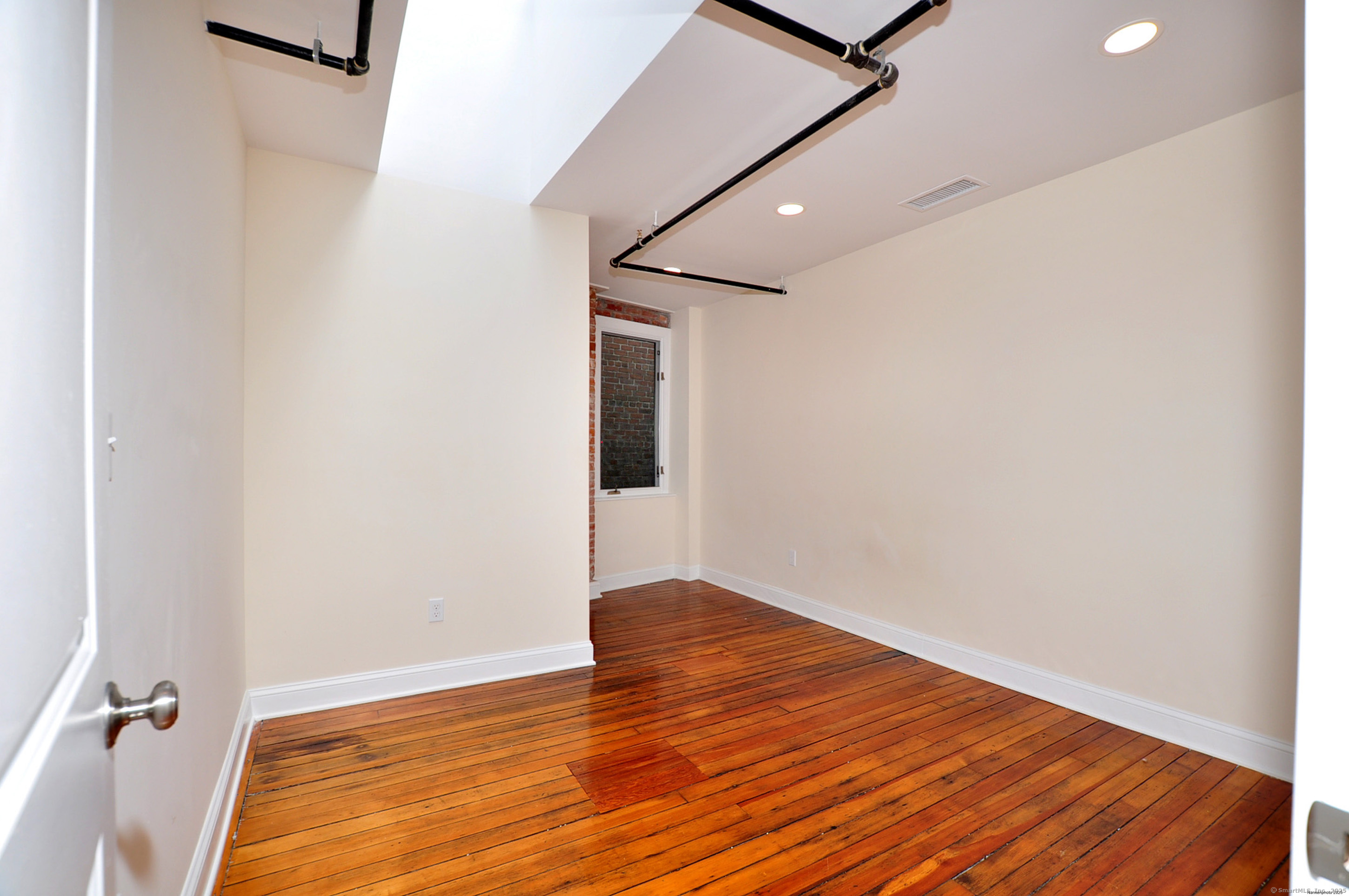 23 West Street 2A