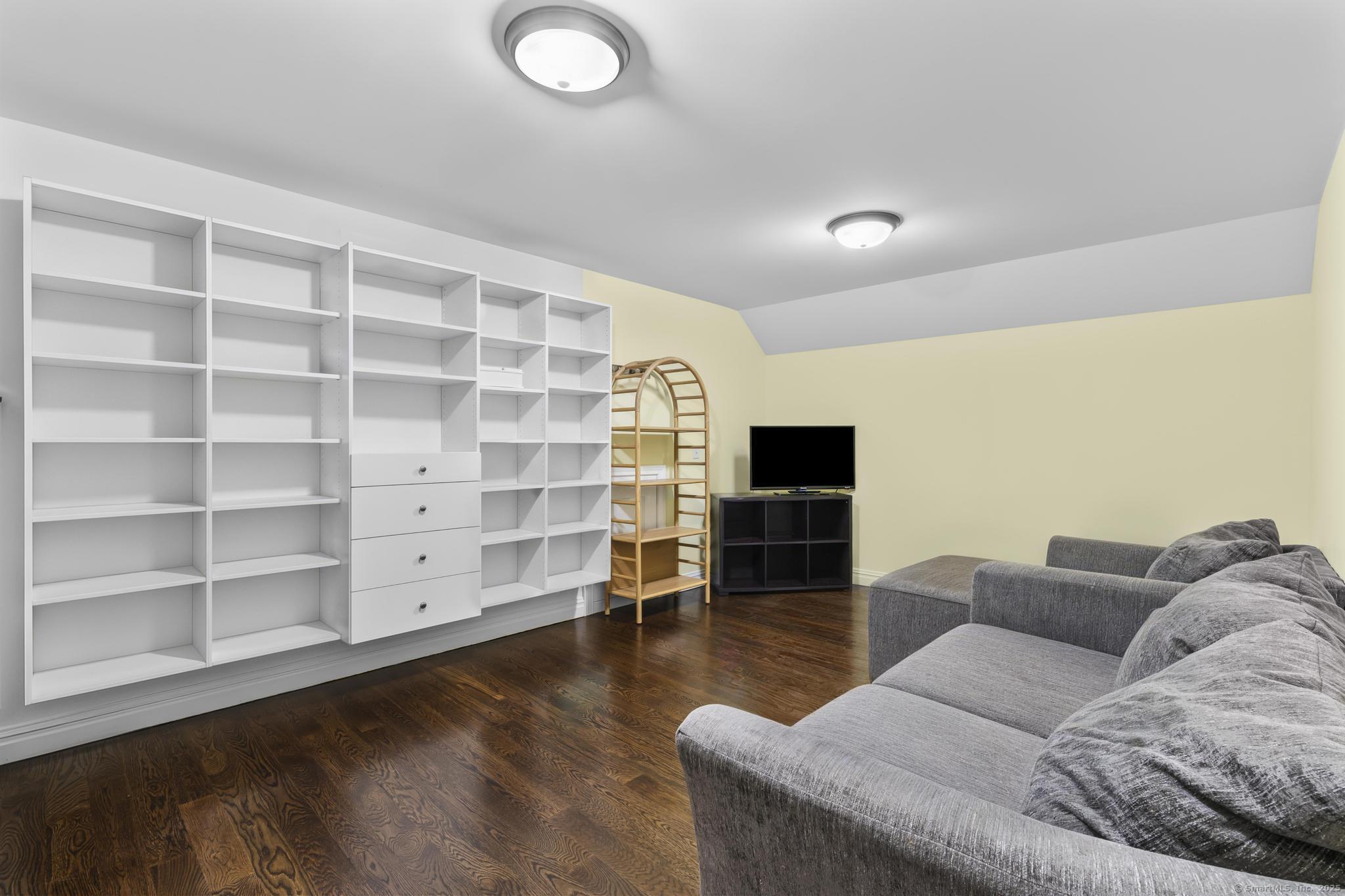 318 Bayview Circle